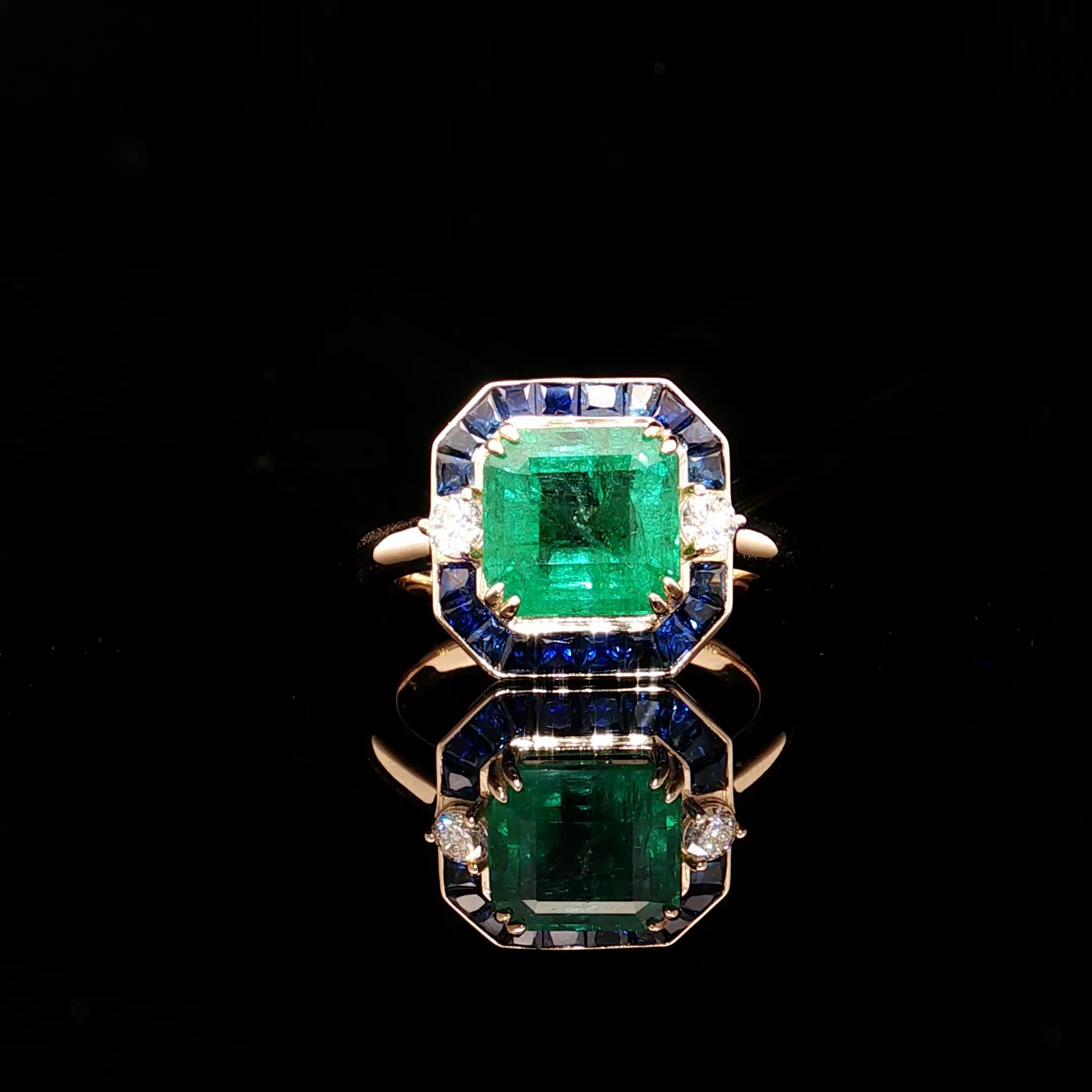 Bague en diamant émeraude de 3,36 carats de couleur YG naturelle Unisexe en vente