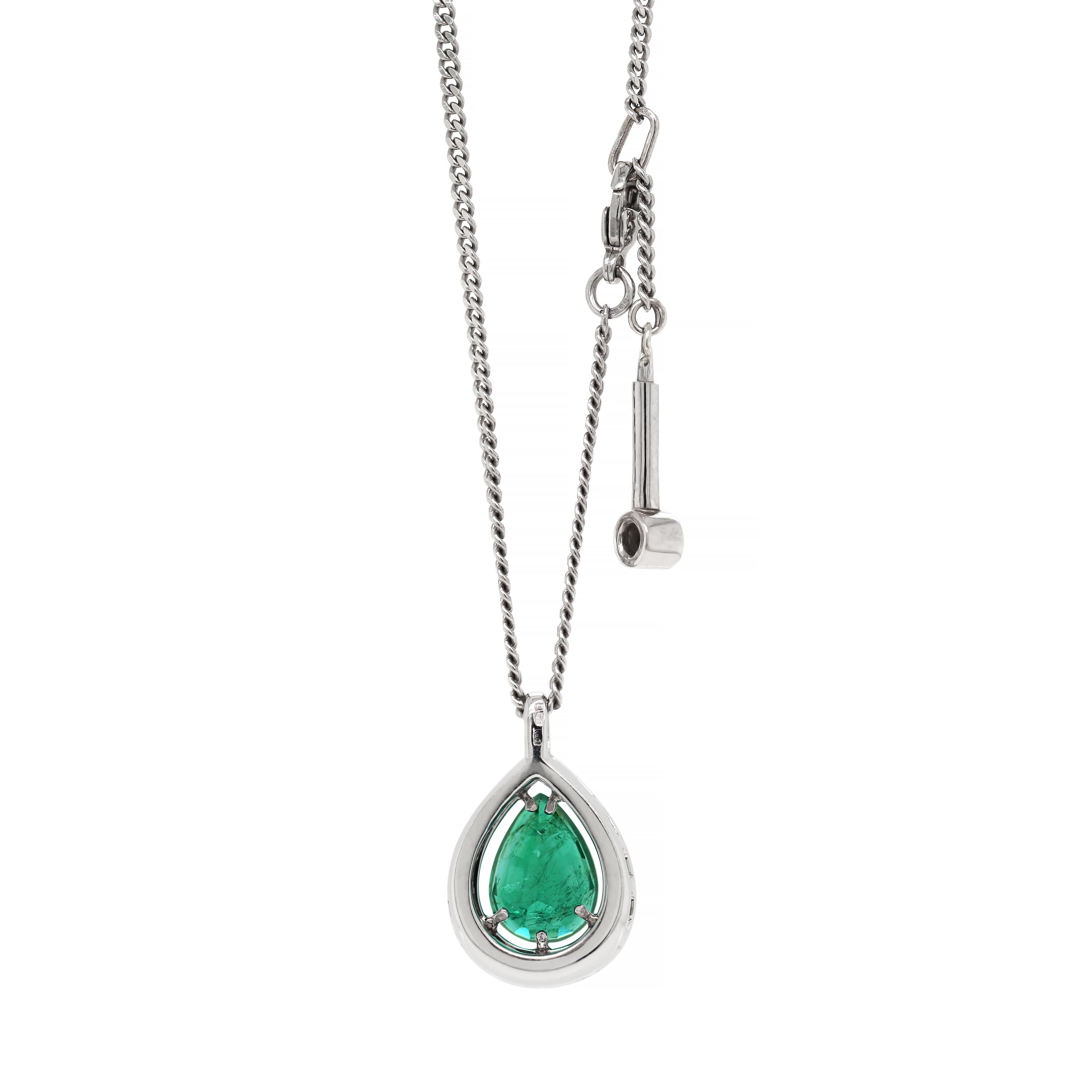 Modern 3.36 Carat Pear Shaped Emerald Platinum Pendant and Diamond Chain For Sale