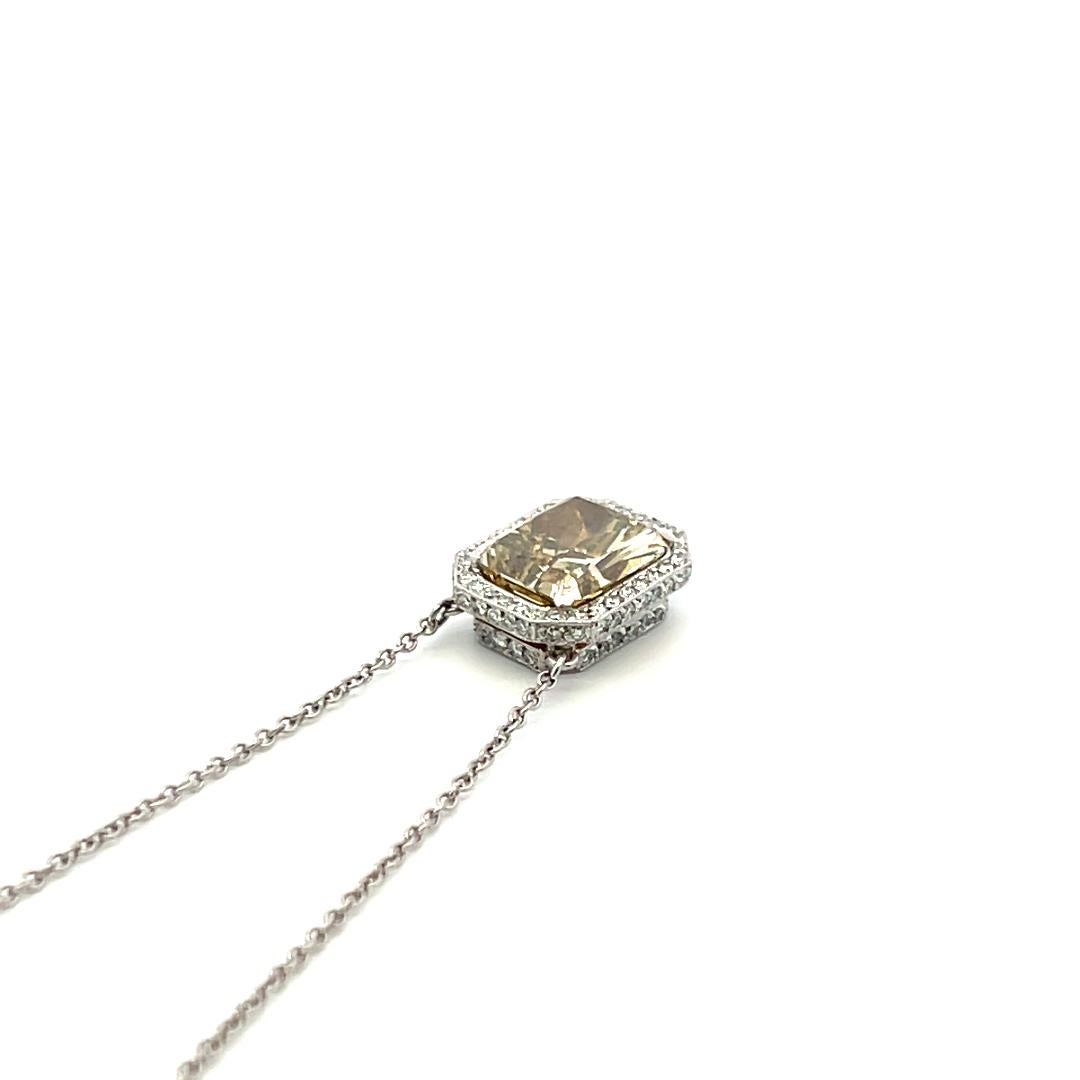 Collana con ciondolo in platino con diamanti rotondi e taglio radiante da 3,36 carati in vendita 2