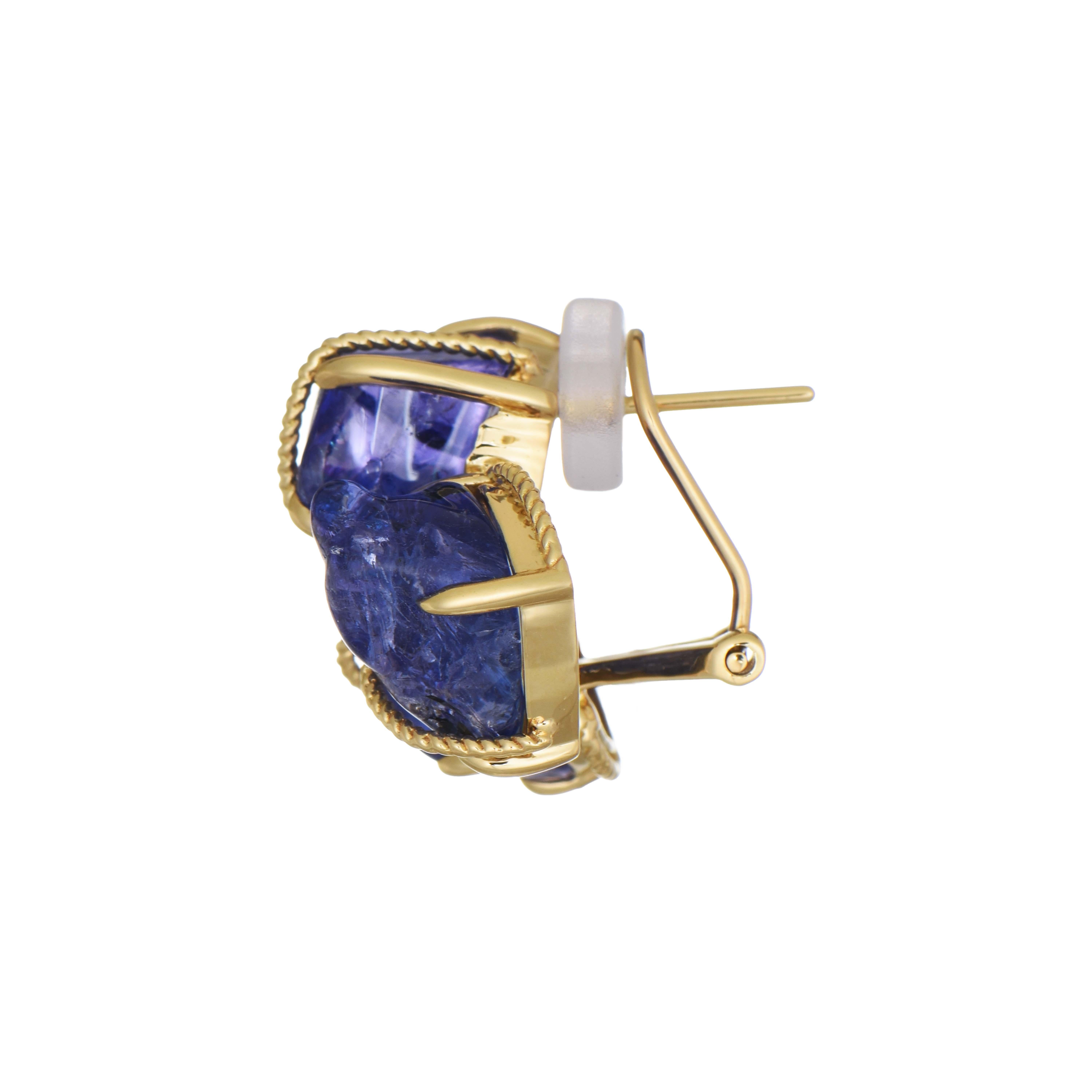 6 Tanzanite Gemstones: 33.65 Carats
Metal: 18K Yellow Gold, 10.00 Grams
