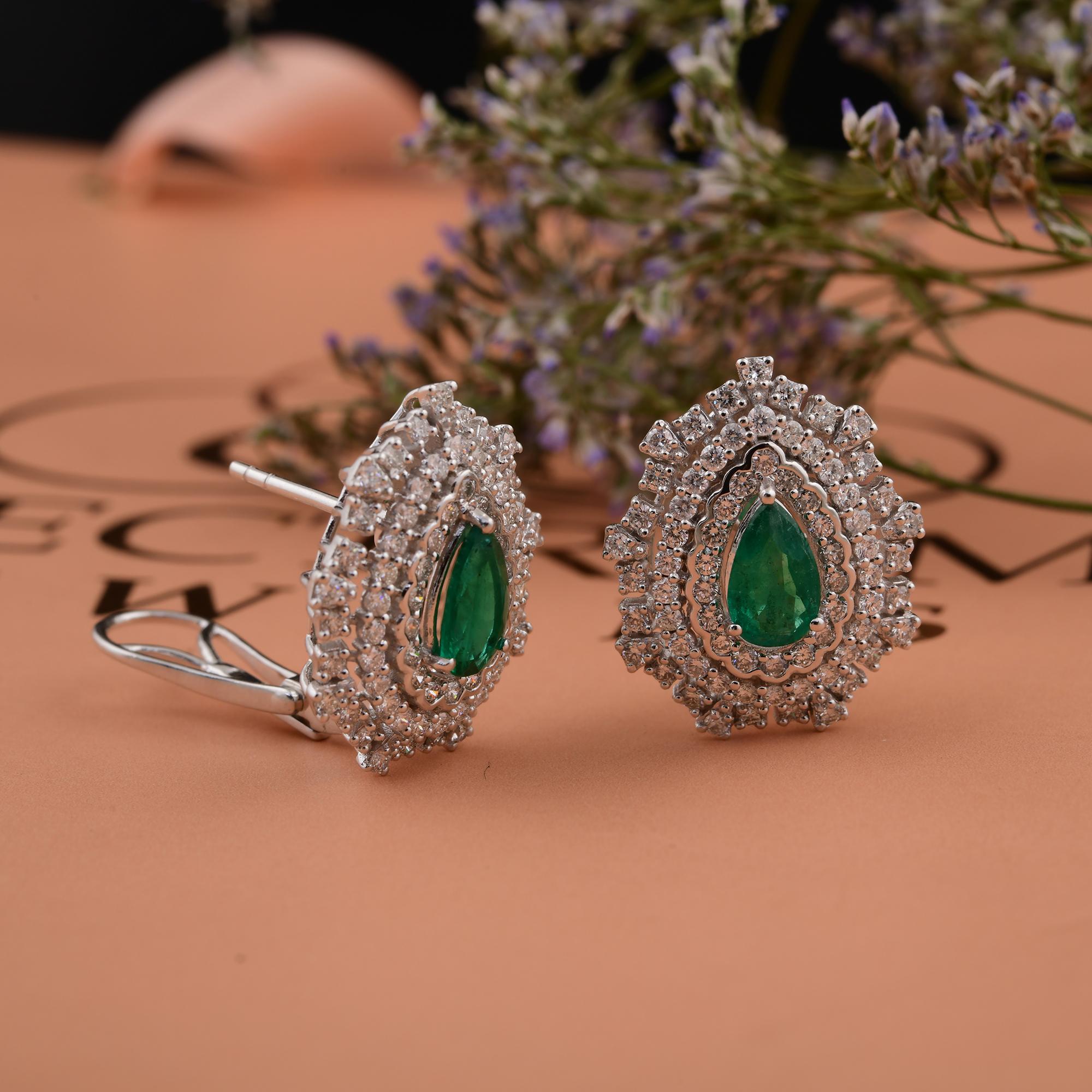 3.36Tcw sambischen Smaragd Halo Rundschliff Diamant Braut Ohrstecker 14K Gold (Tropfenschliff) im Angebot