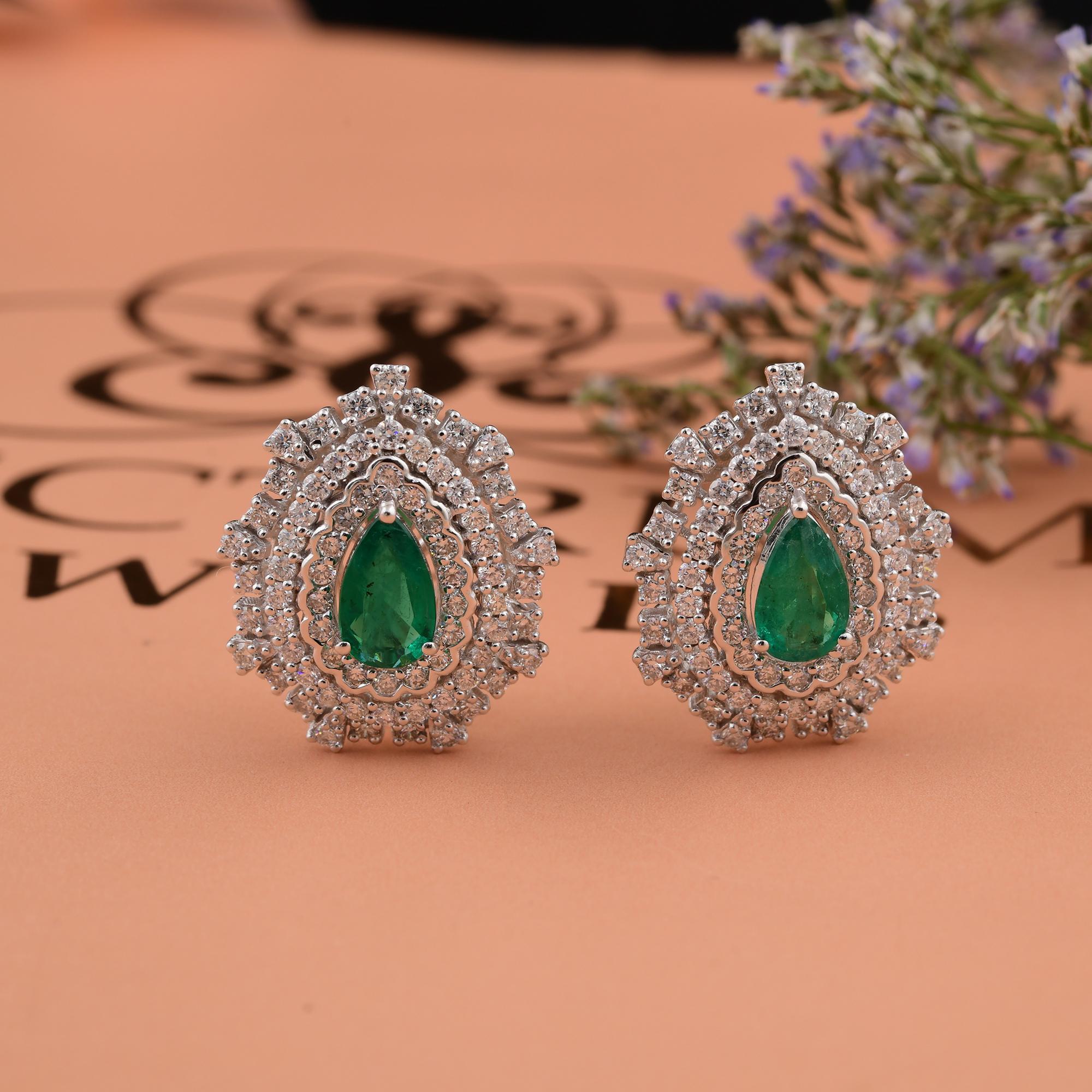 3.36Tcw sambischen Smaragd Halo Rundschliff Diamant Braut Ohrstecker 18K Gold (Art déco) im Angebot