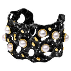 Bracelet manchette en or et argent sterling avec perles d'eau douce de culture et diamants de 33.7 carats