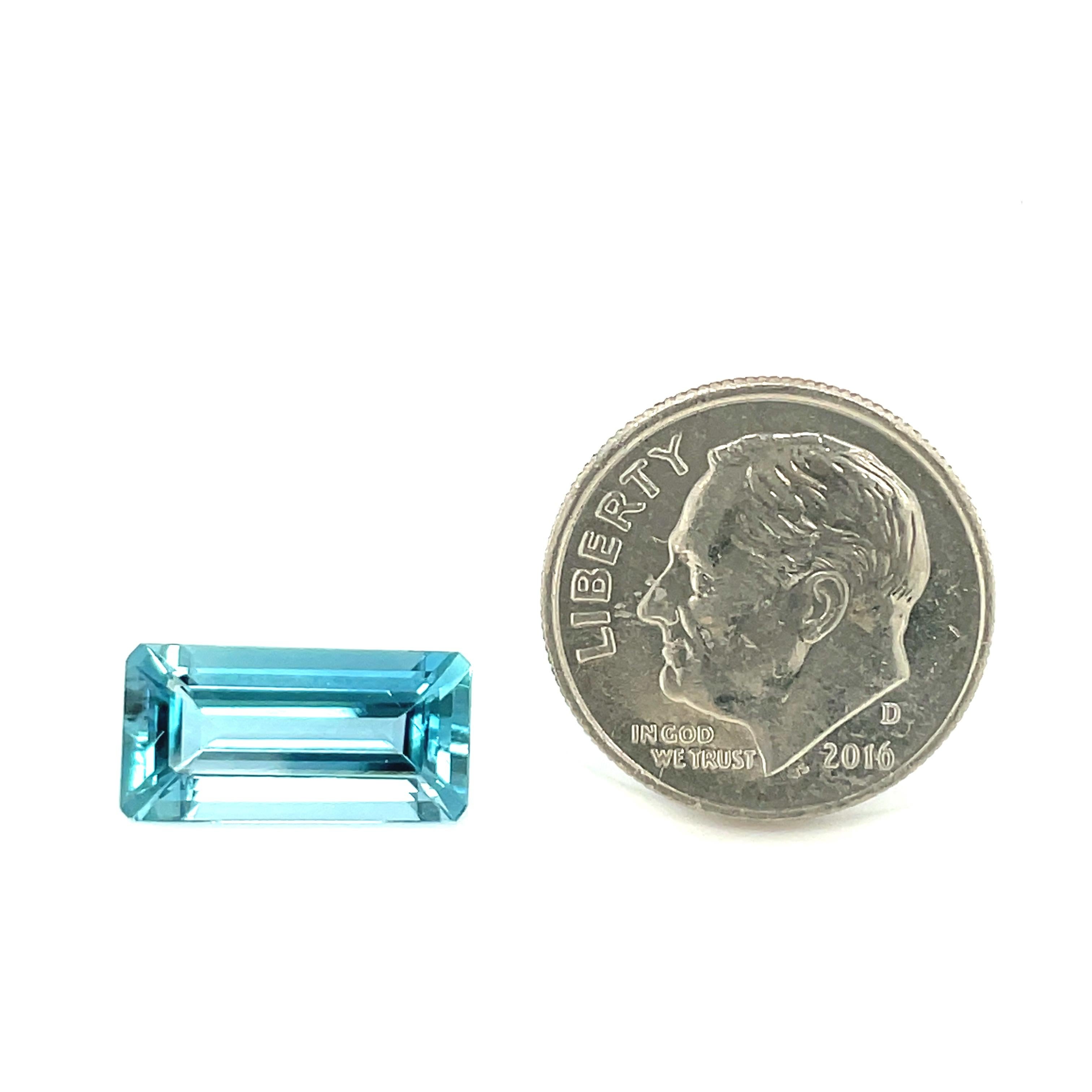 Women's or Men's 3.37 Carat Emerald Cut Octagonal Loose Unset Aquamarine Gemstone For Sale
