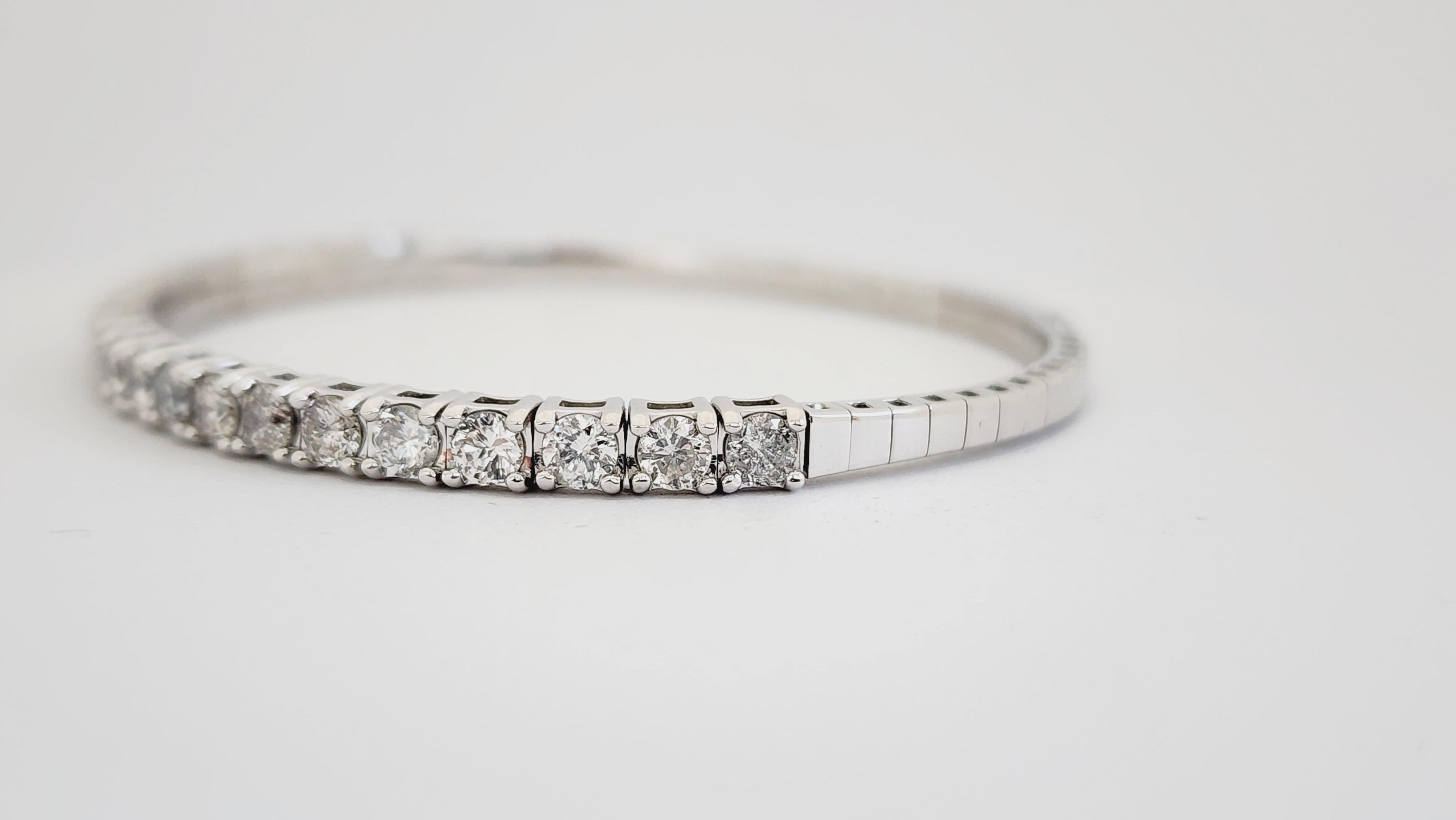 3.37 Carat Flexible Bangle White Gold 14 Karat Bracelet In New Condition In Great Neck, NY