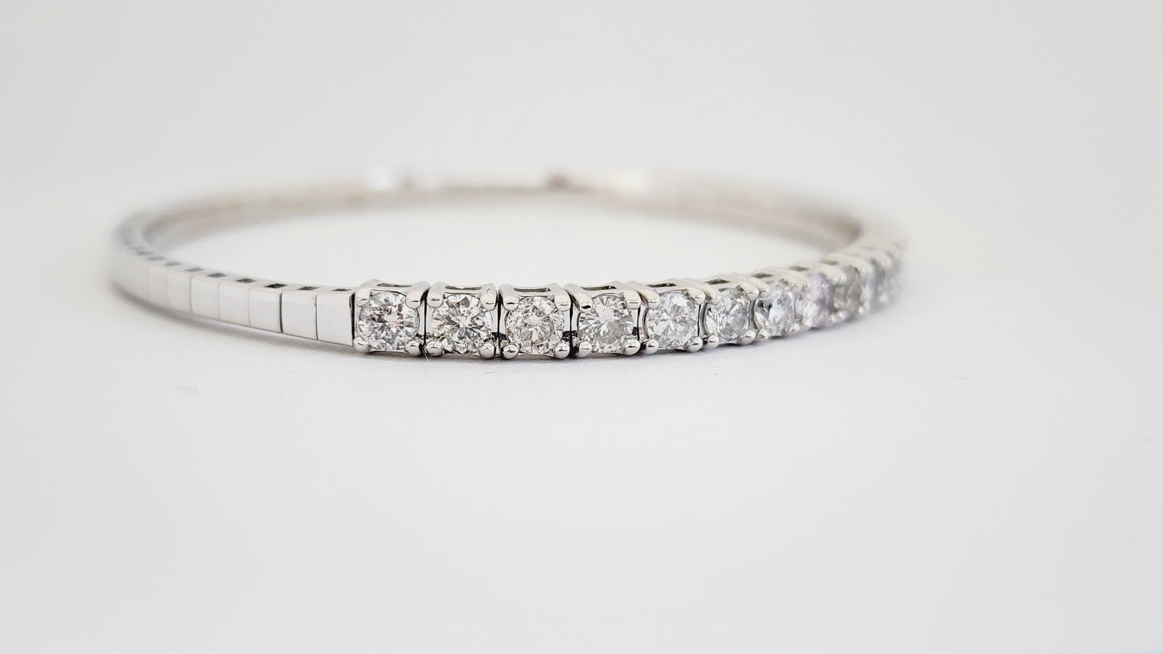 3.37 Carat Flexible Bangle White Gold 14 Karat Bracelet In New Condition For Sale In Great Neck, NY