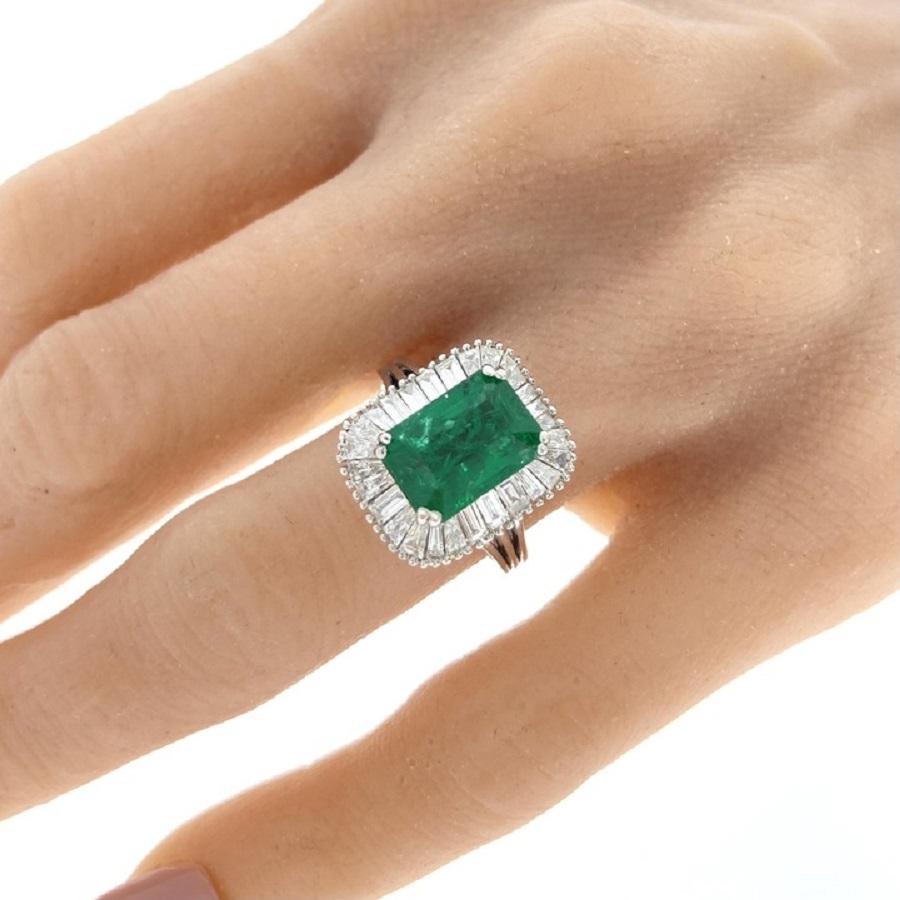 Contemporary 3.37 Carat Green Emerald & Diamond Ring In 18k White Gold  For Sale