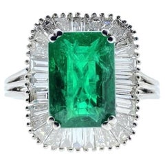 Bague en or blanc 18 carats avec émeraude verte de 3,37 carats et diamants 