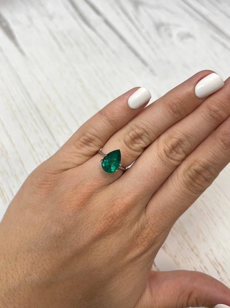 De las mujeres Esmeralda Colombiana Verde Muzo Fina al Aceite Menor de 3,37 Quilates - Piedra de Nacimiento de Mayo Talla Pera en venta