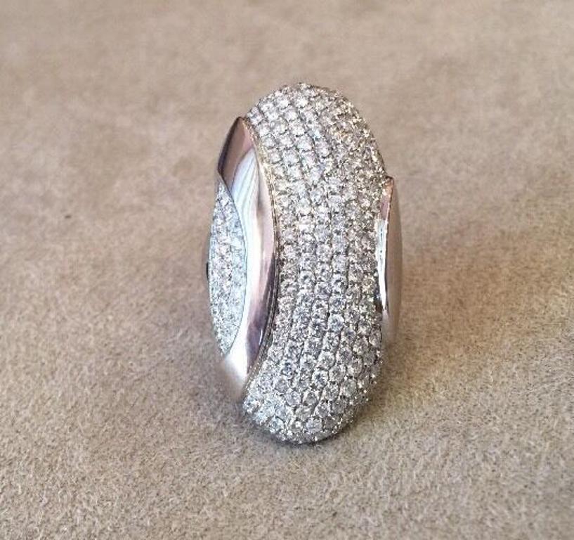 3.37 Carats Total Pavé Diamond Vertical Ring in 18K White Gold

Long Diamond Pavé Cocktail ring features 3.37 carats of Round Brilliant Diamonds Pavé set in high-polished 18K White Gold.

Total diamond weight is 3.37 carats.
The ring measures 1.47