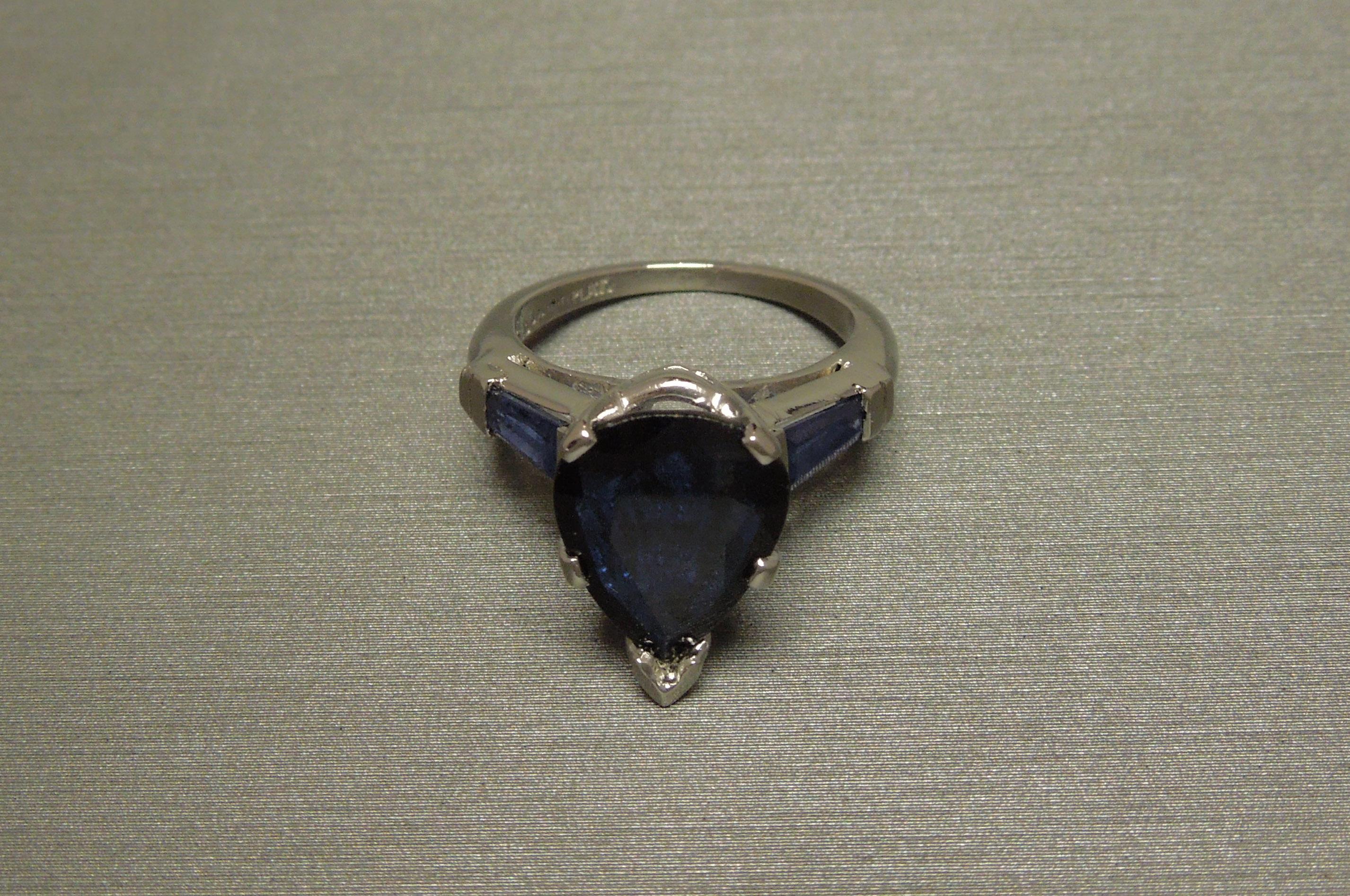 3.37 Carat Pear Cut Sapphire and Baguette Platinum Ring In Excellent Condition For Sale In METAIRIE, LA