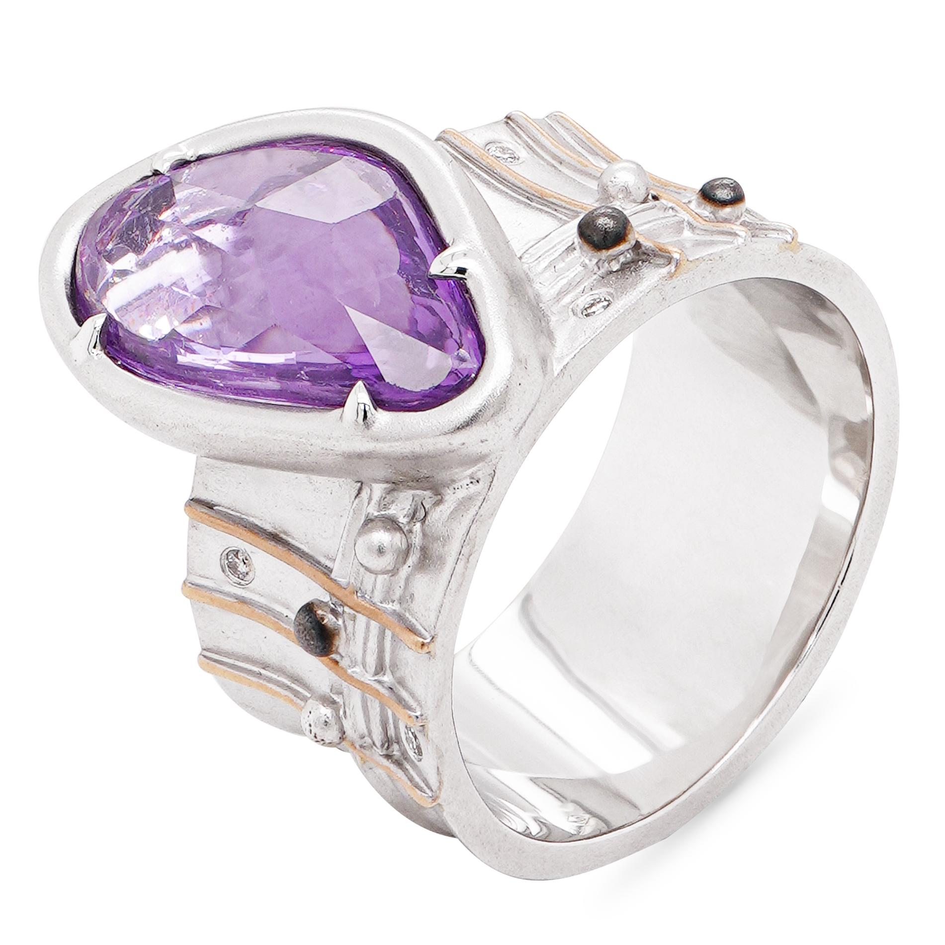 3.37 Carat Purple No Heat Sapphire Interstellar 18k Ring In New Condition For Sale In Hung Hom, HK