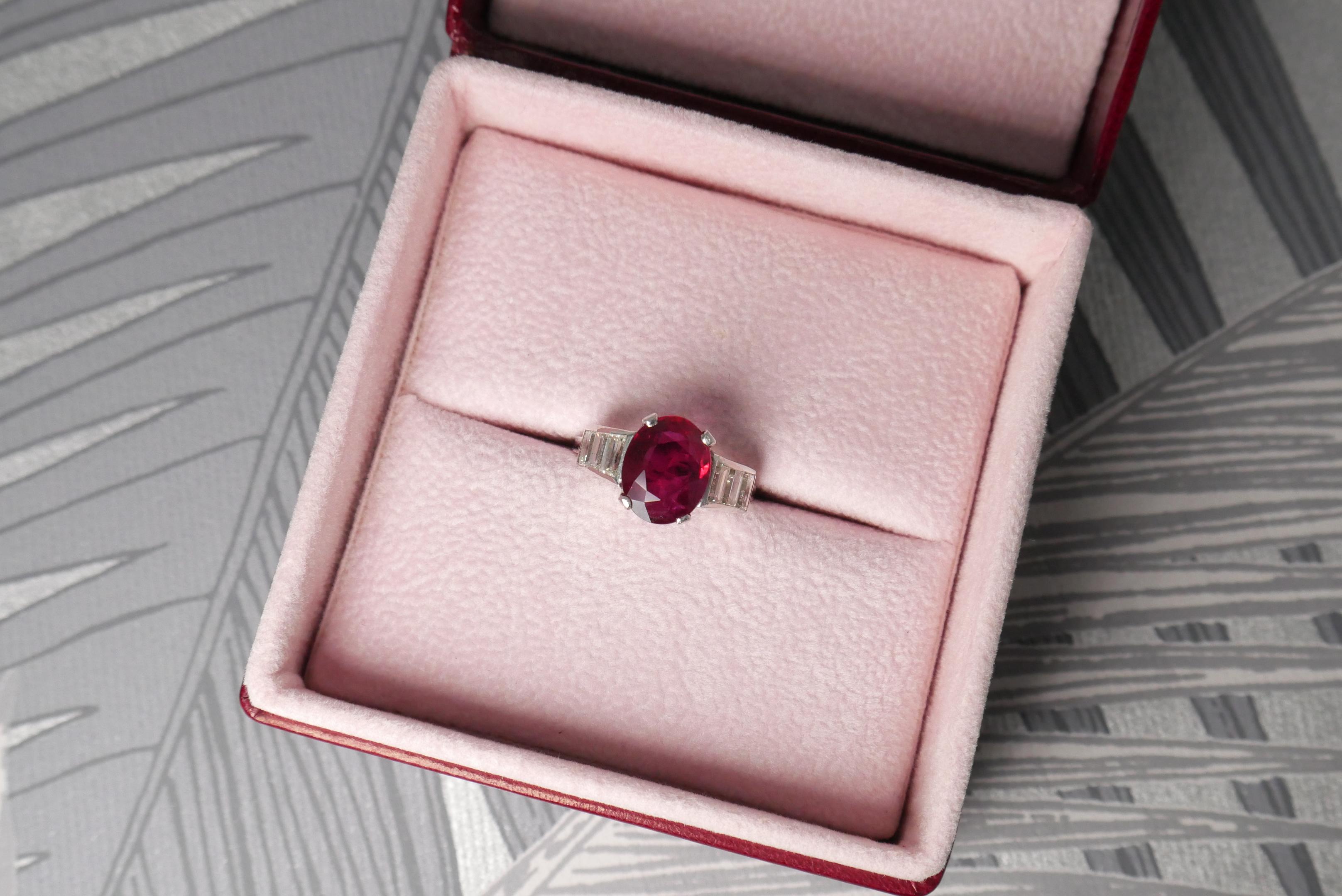 3.37 Carat Red Ruby and Diamond Platinum Ring In Good Condition For Sale In London, GB