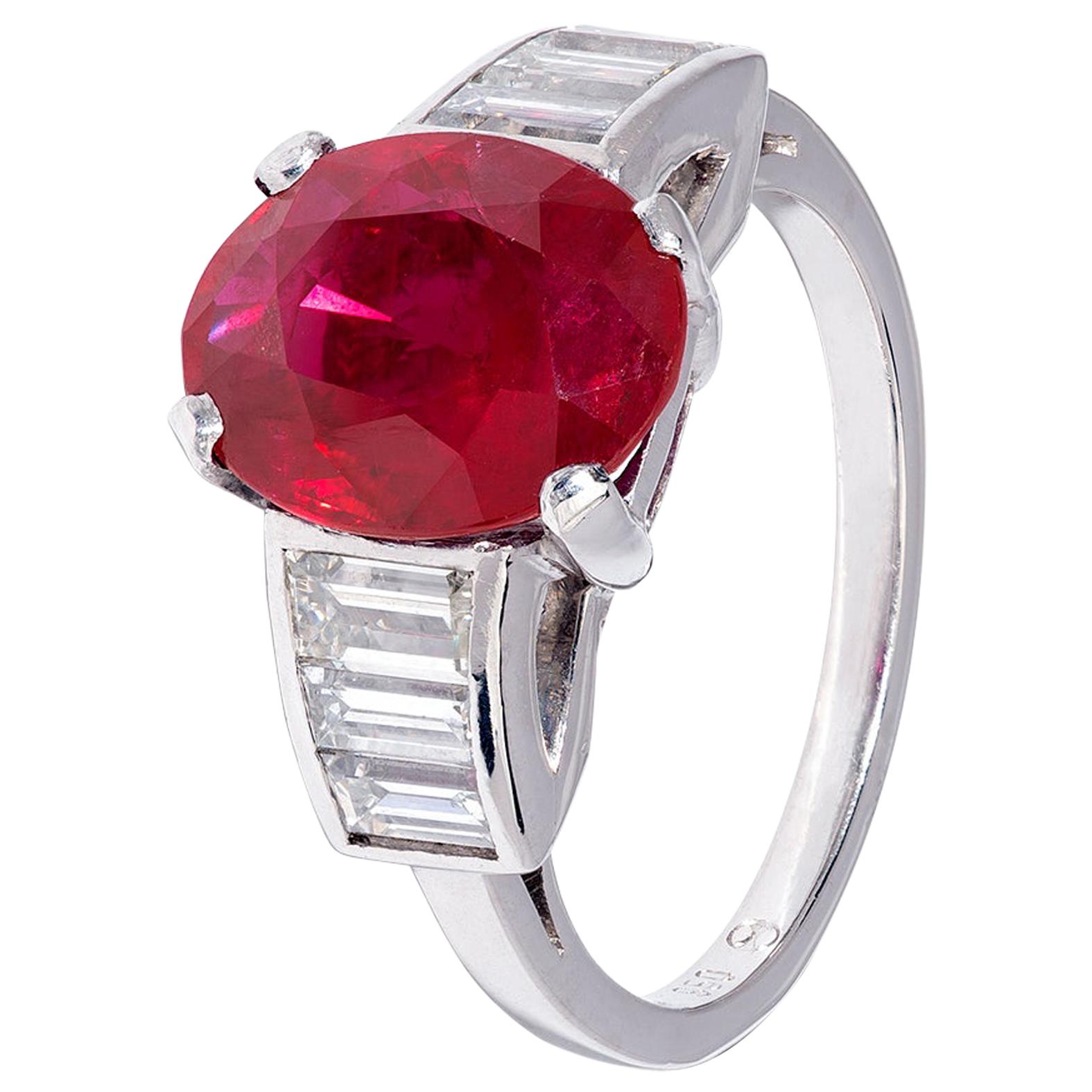 Bague en platine avec rubis rouge de 3,37 carats et diamants