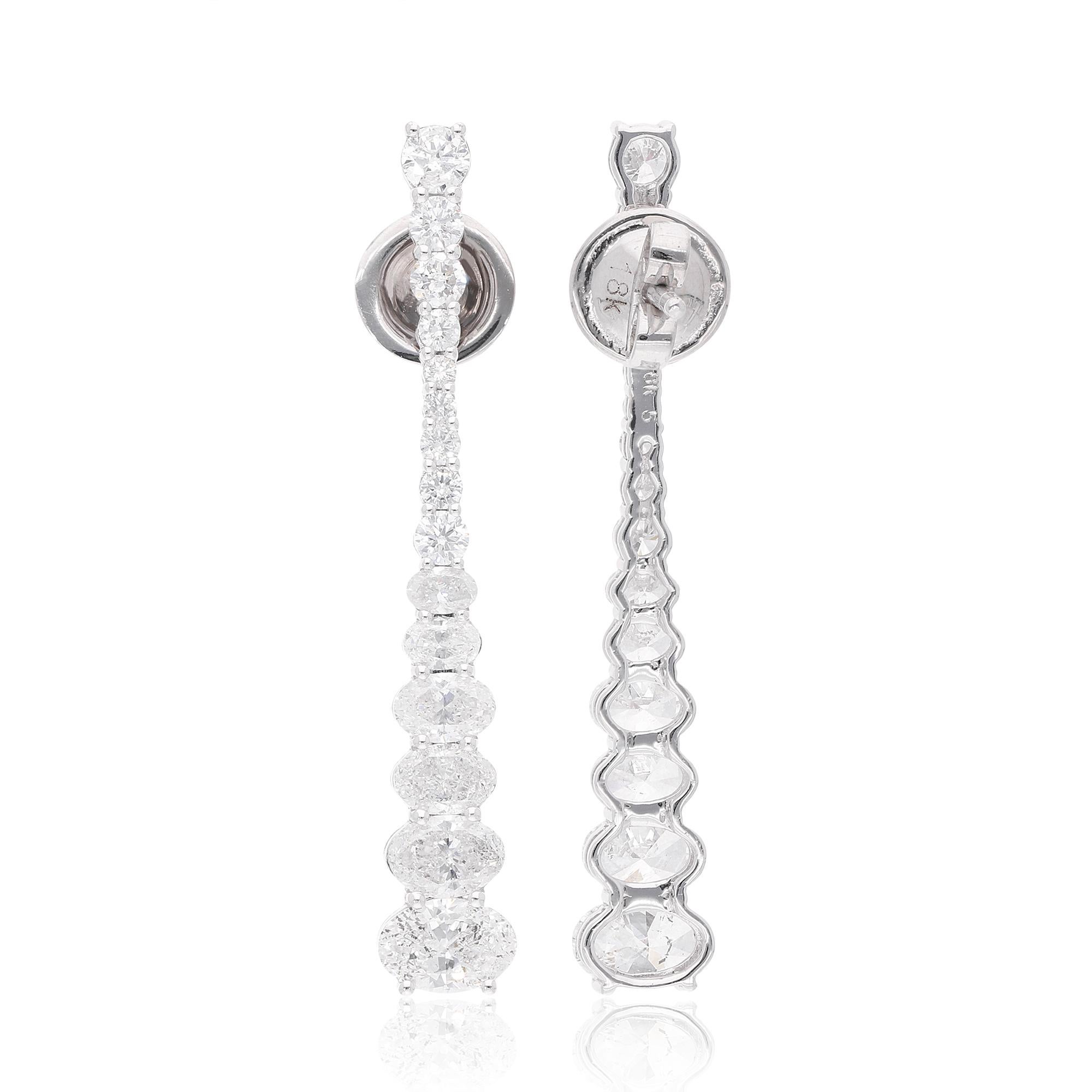 Code produit :- SEE-12819B
Poids brut :- 4.56 gm
Or blanc 18k Poids :- 3.89 gm
Poids du diamant naturel :- 3.37 Ct. ( DIAMANT MOYEN DE PURETÉ SI1-SI2 ET DE COULEUR H-I )
Taille des boucles d'oreilles :- 39 mm environ.

✦