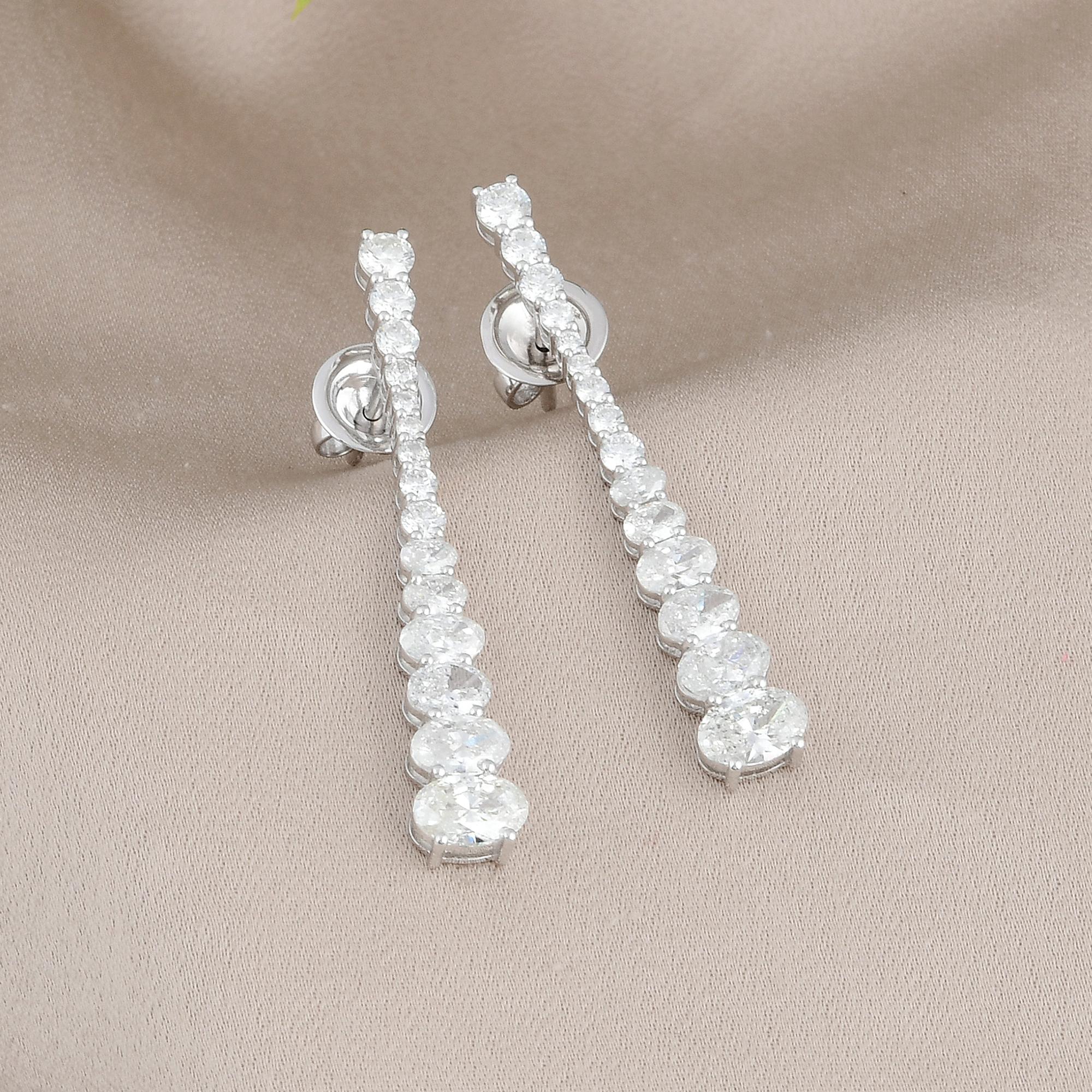 Moderne Pendants d'oreilles en or blanc 18 carats avec diamants ovales et ronds gradués SI/H de 3,37 carats en vente