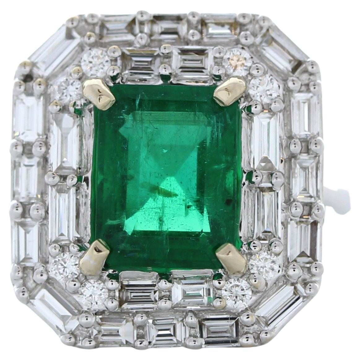 3.37 Carat Weight Green Emerald & Baguette Diamond Fashion Ring in 18k W. Gold For Sale