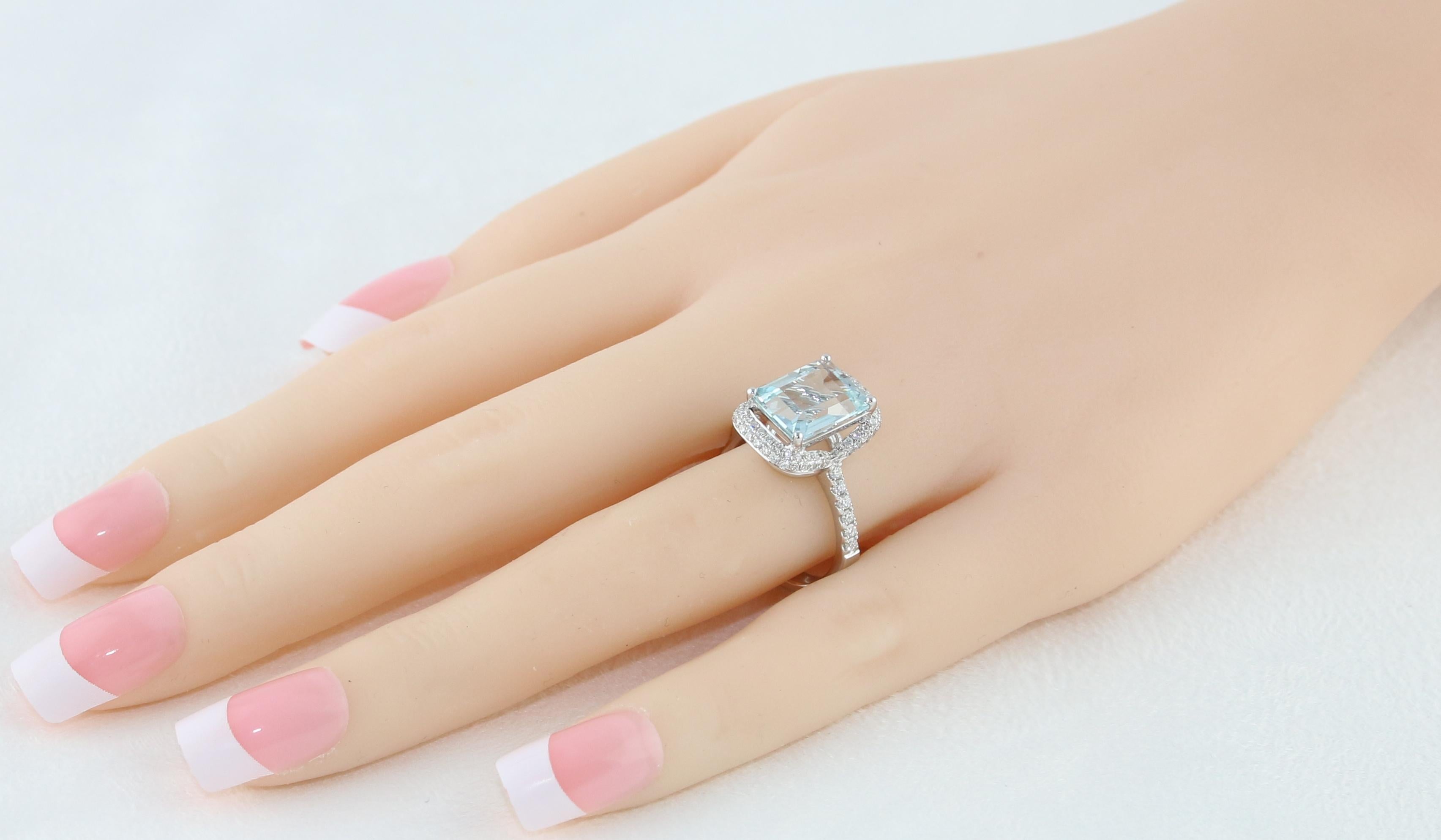 Women's 3.38 Carat Aquamarine and Diamond Gold Ring For Sale