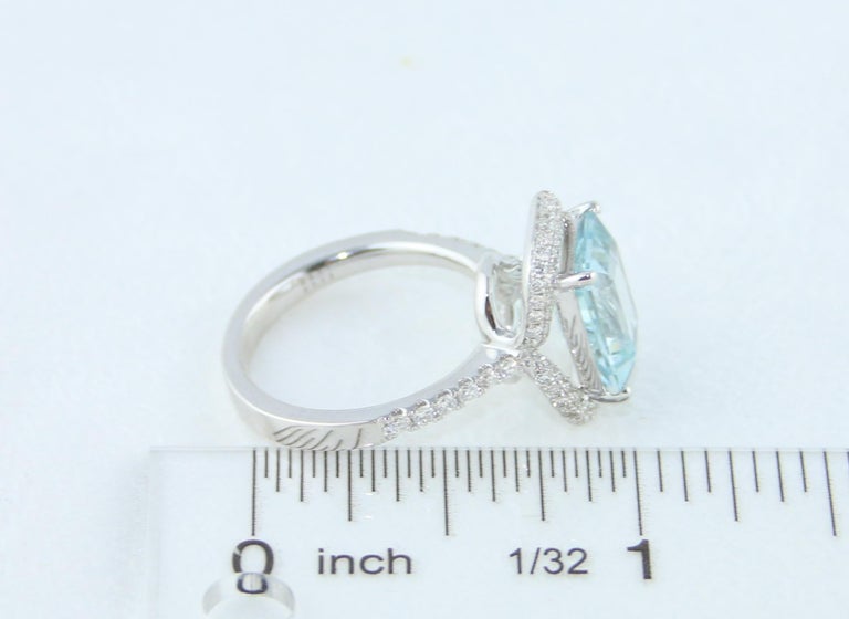 3.38 Carat Aquamarine and Diamond Gold Ring For Sale 2