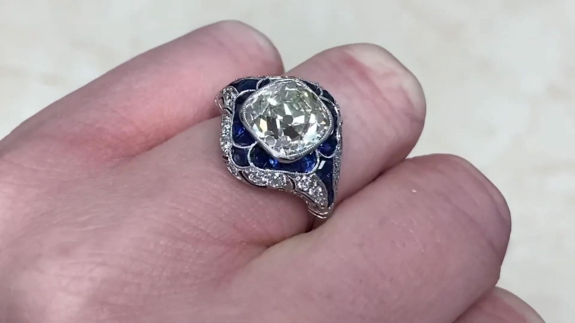 Taille coussin Bague de fiançailles ancienne en platine avec diamant taille coussin (environ 3,30 carats) en vente