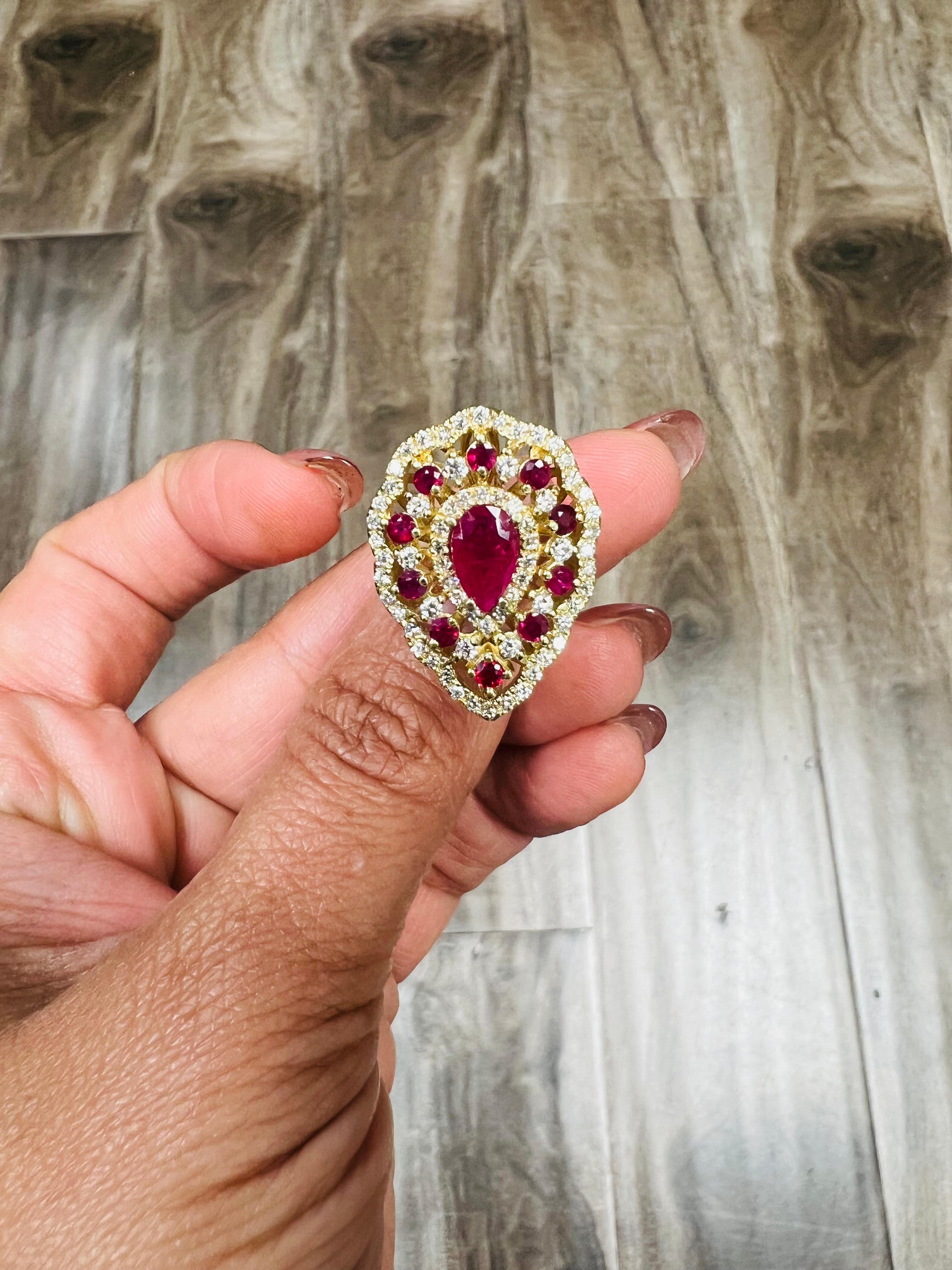 3.38 Carat Natural Ruby Diamond 14 Karat Yellow Gold Cocktail Ring Pour femmes en vente