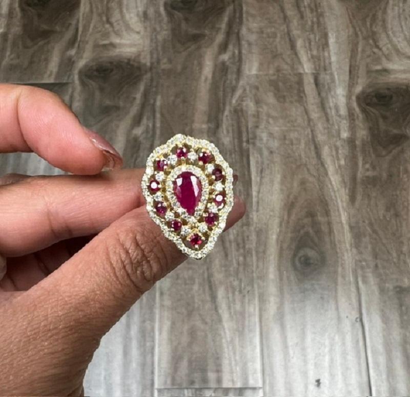 3.38 Carat Natural Ruby Diamond 14 Karat Yellow Gold Cocktail Ring en vente 2
