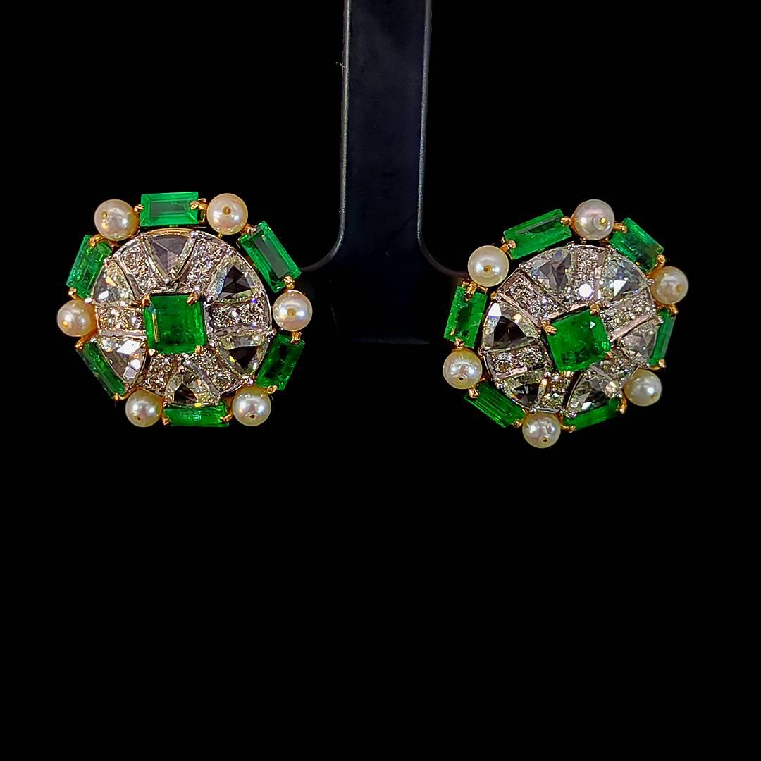 Round Cut 3.38 Carat Pearl and 5.95 Carat Emerald Earring