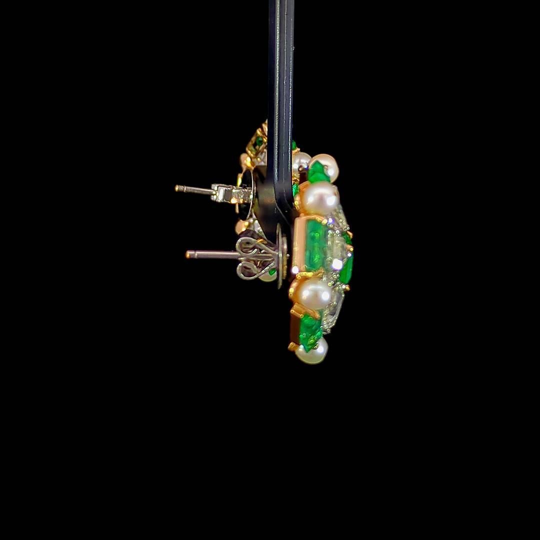 3.38 Carat Pearl and 5.95 Carat Emerald Earring For Sale 1