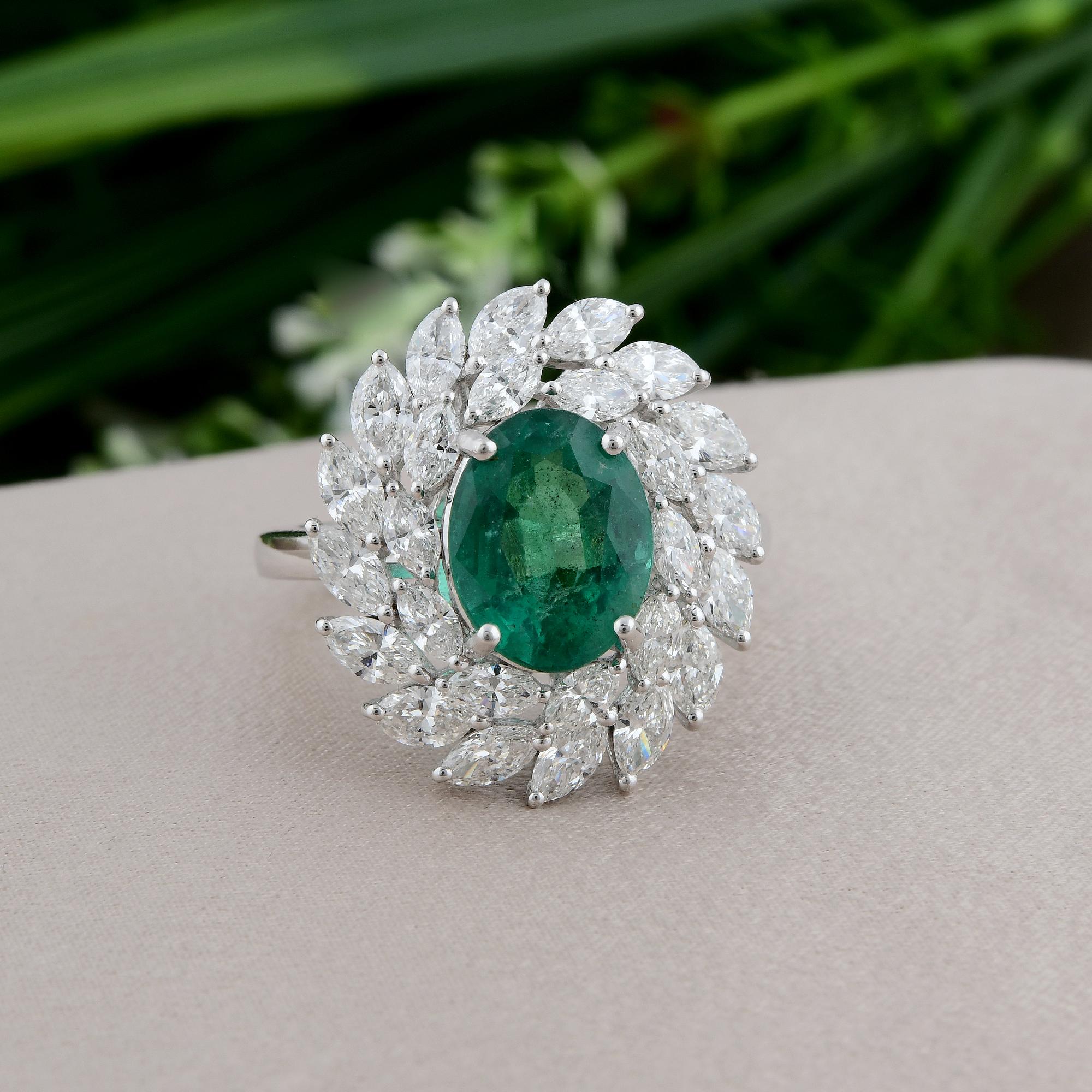 Esmeralda zambiana de 3,38 quilates Anillo de cóctel Diamante SI/H de 2,45 quilates Oro blanco de 18 quilates en Nuevo estado para la venta en Diera, Dubai