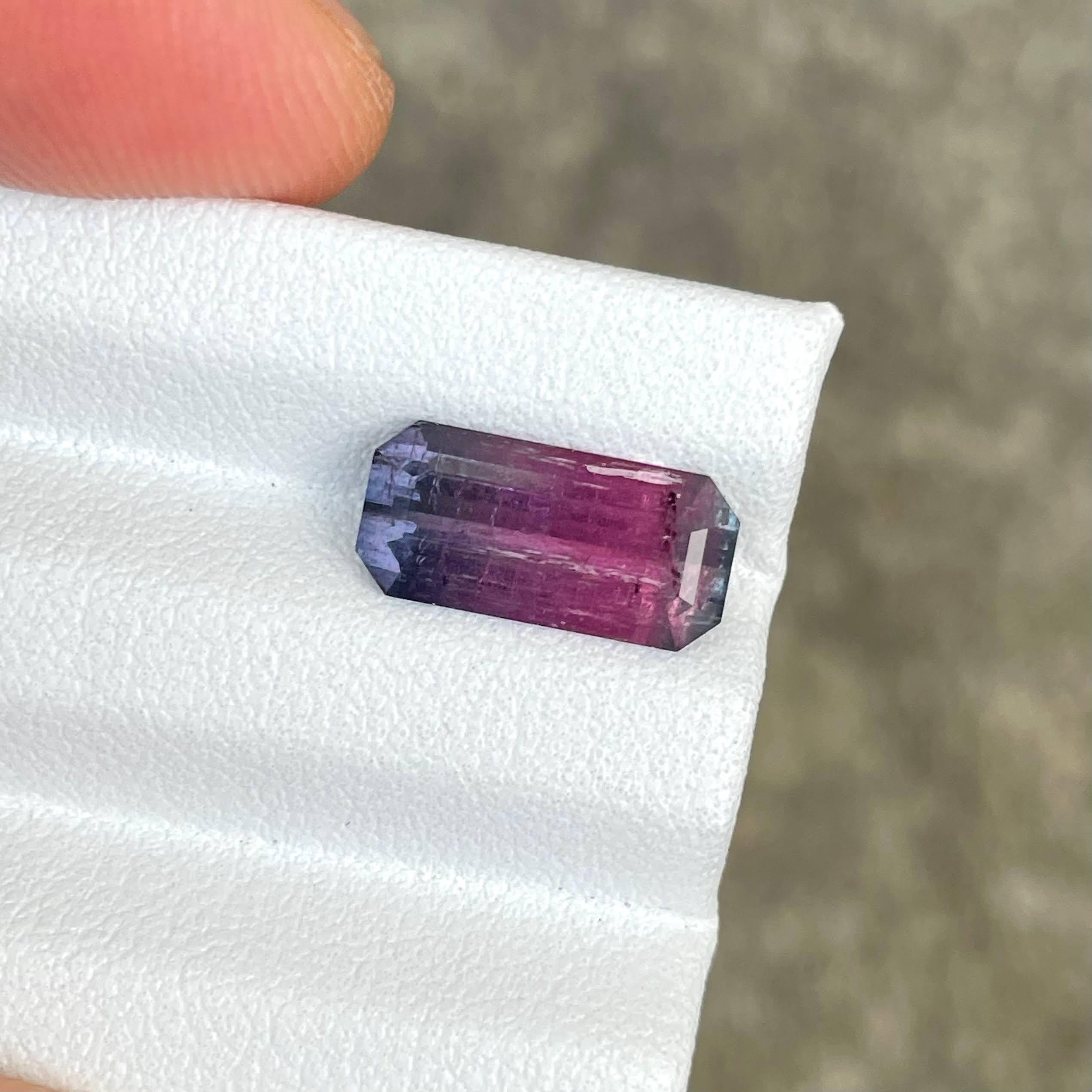 3.38 Karat Bi Color Turmalin Stein Smaragdschliff Afrikanischer Edelstein für Damen oder Herren im Angebot