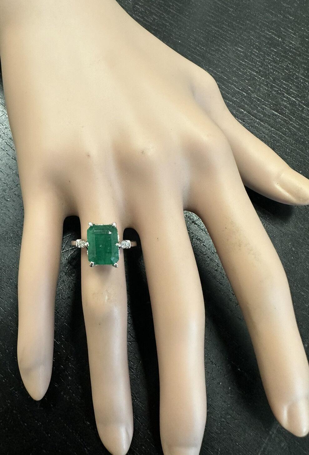 Women's 3.38 Carats Natural Emerald and Diamond 14K Solid White Gold Ring For Sale