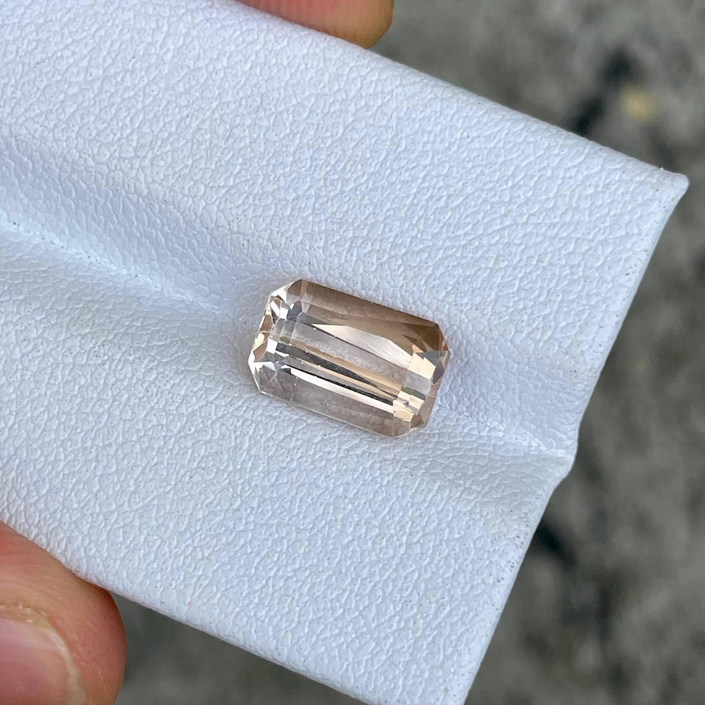 3,38 Karat Pfirsichtopas Stein Smaragdschliff Natürlicher Pakistanischer Edelstein im Zustand „Neu“ im Angebot in Bangkok, TH