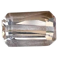 Pierre précieuse naturelle pakistanaise taille émeraude, topaze pêche de 3,38 carats