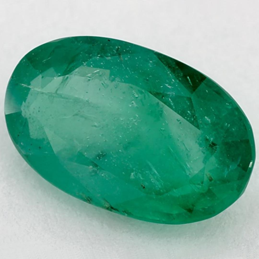 Mit seinem leuchtenden grünen Farbton ist der Geburtsstein für den Mai ein Symbol für neues Wachstum im Frühling. 

Entdecken Sie die lebendige Kollektion von Smaragden, Rubinen und Saphiren in unserem Geschäft, die als lose Edelsteine erhältlich