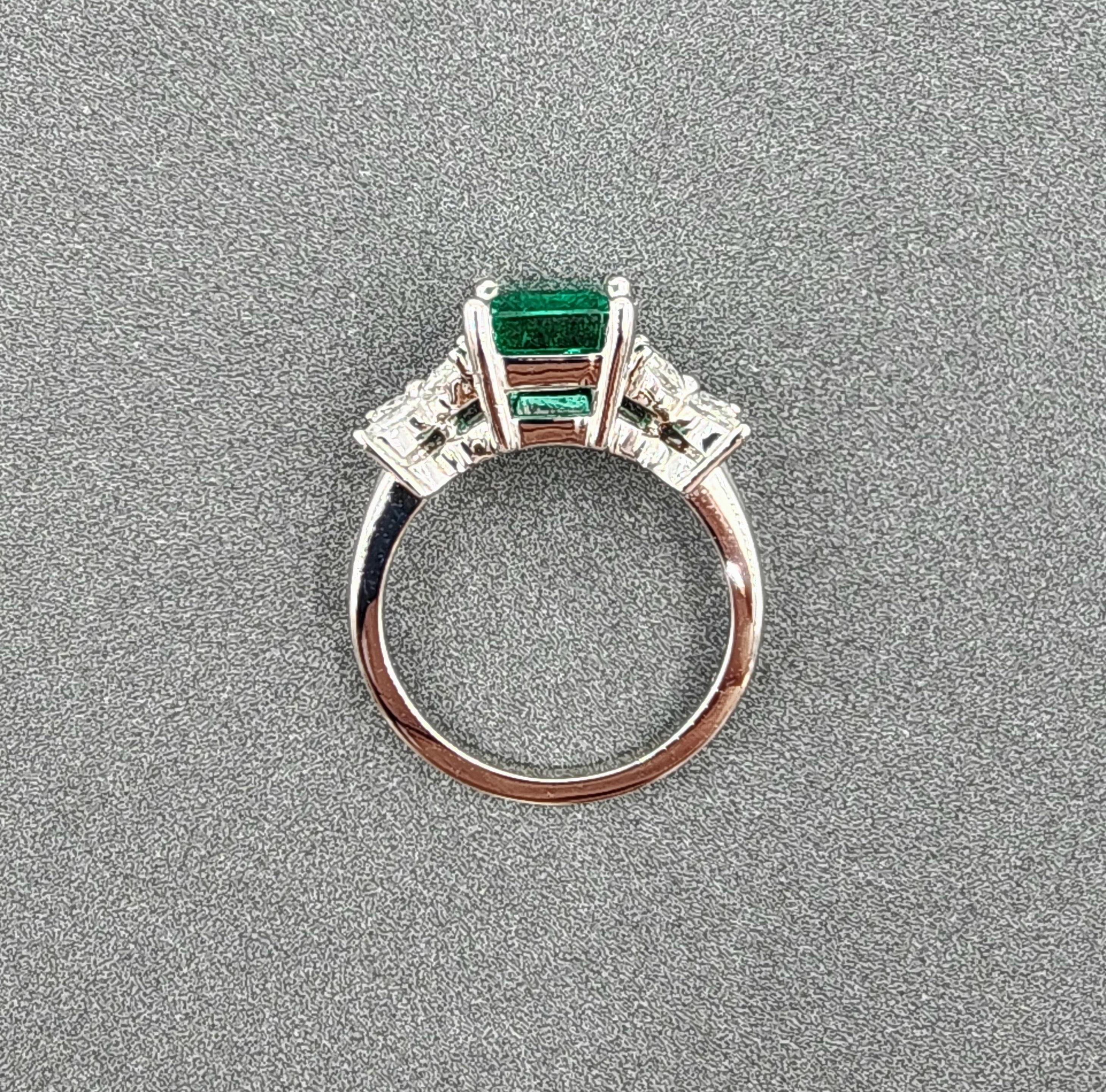3.38 ct GIA Certified Zambian Emerald & Diamond Ring In New Condition For Sale In Chicago, IL