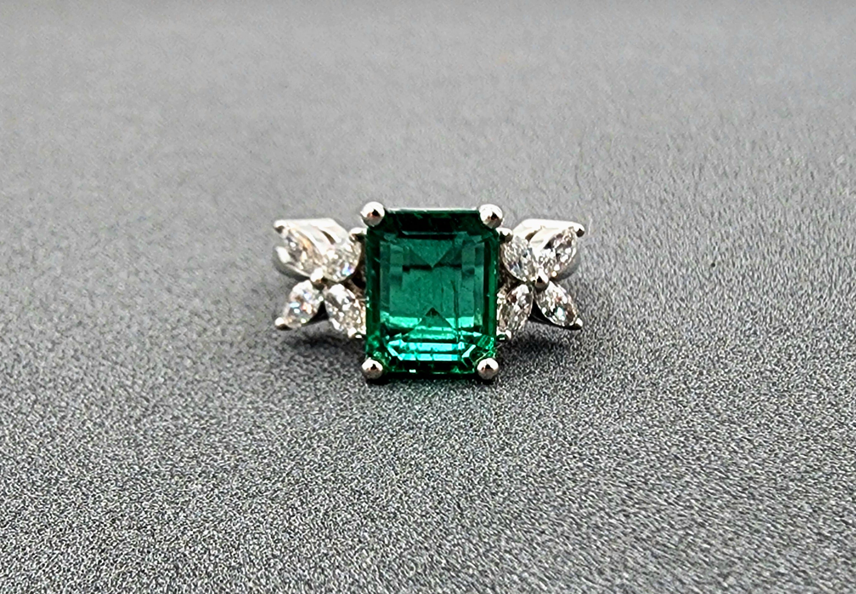 Bague en émeraude de Zambie et diamants certifiés GIA de 3,38 carats