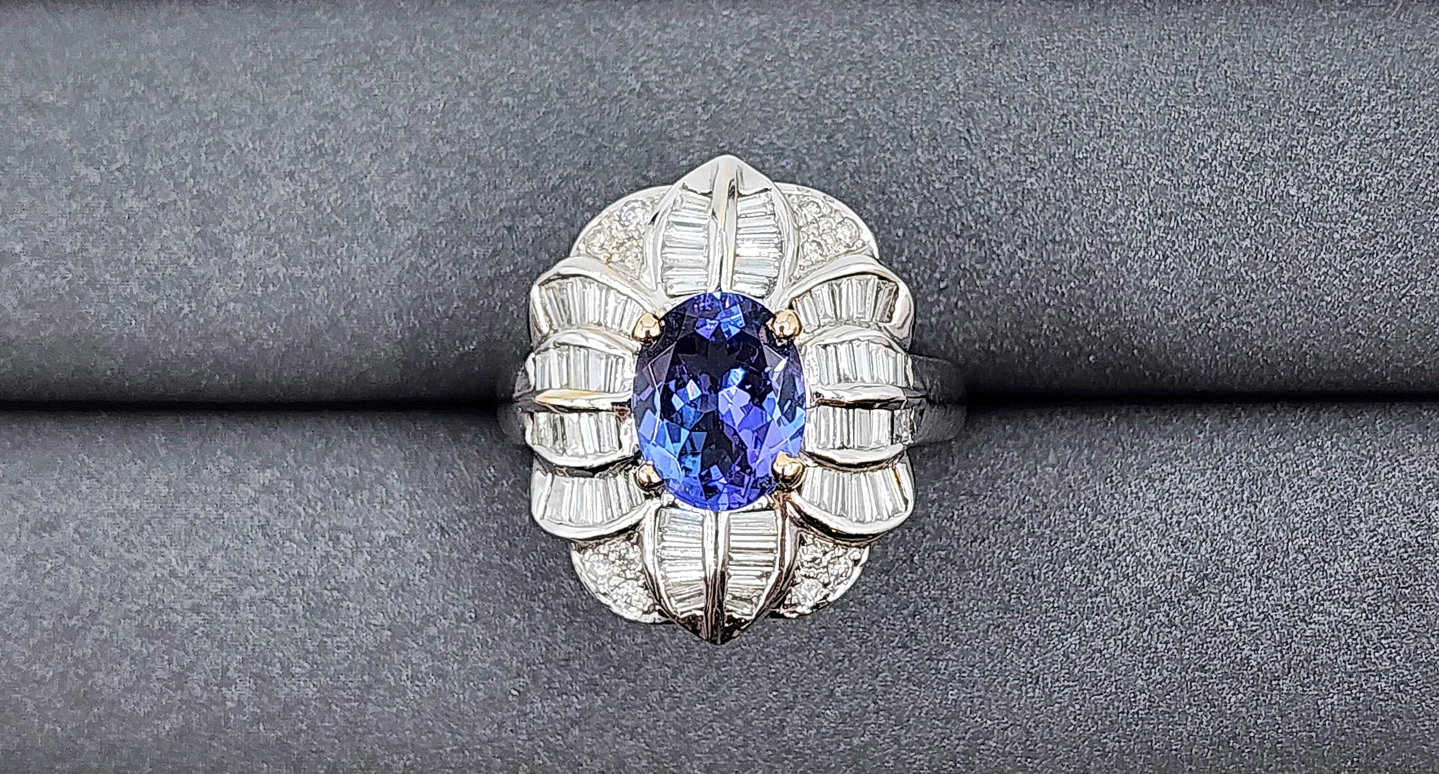 3.38 Karat Tansanit & Diamantring für Damen oder Herren im Angebot
