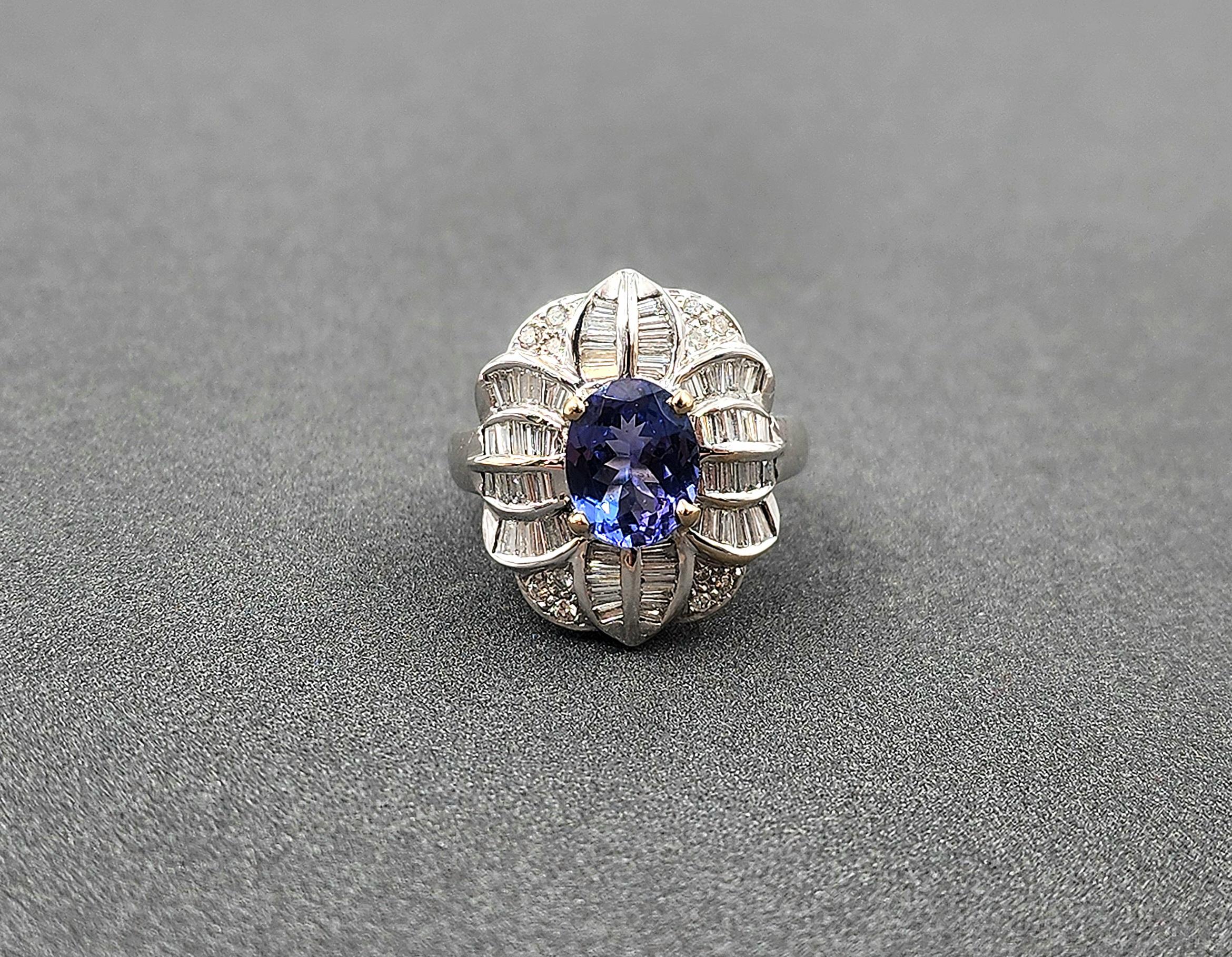 3.38 Karat Tansanit & Diamantring im Angebot 1