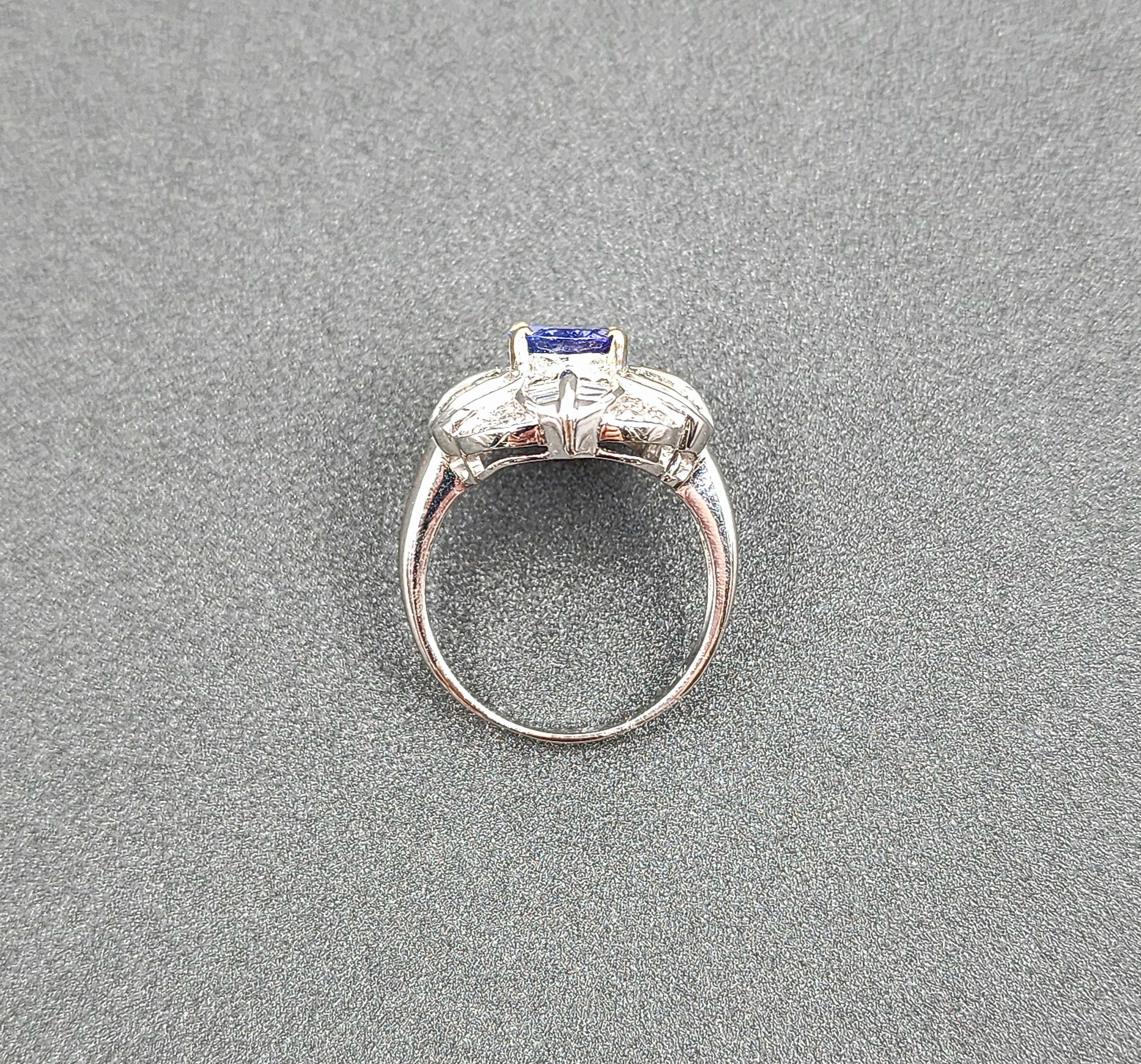 3.38 Karat Tansanit & Diamantring im Angebot 3