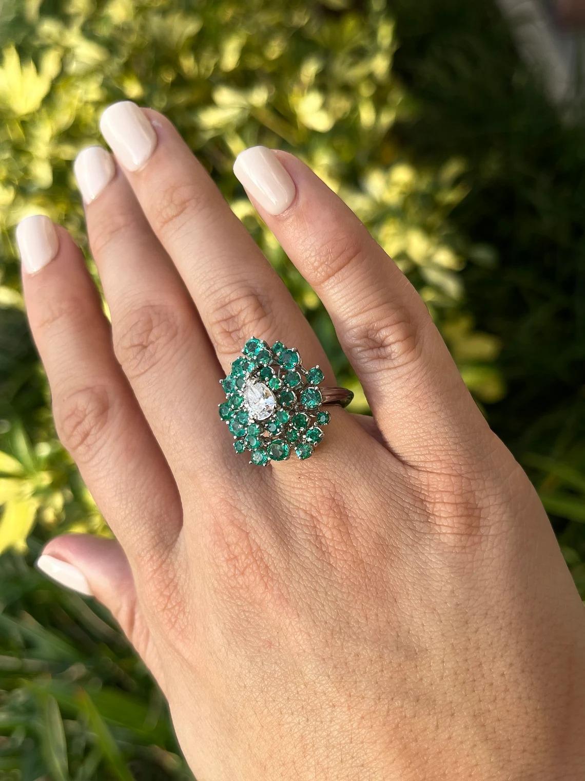 3.38tcw Teardrop Diamond & Round Colombian Emerald Cluster Statement Gold Ring In New Condition For Sale In Jupiter, FL