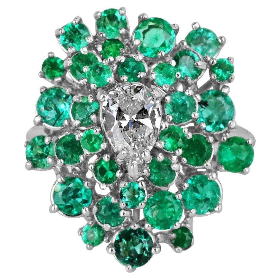 3,38 tcw Teardrop Diamant & runder kolumbianischer Smaragd Cluster Aussage Goldring im Angebot