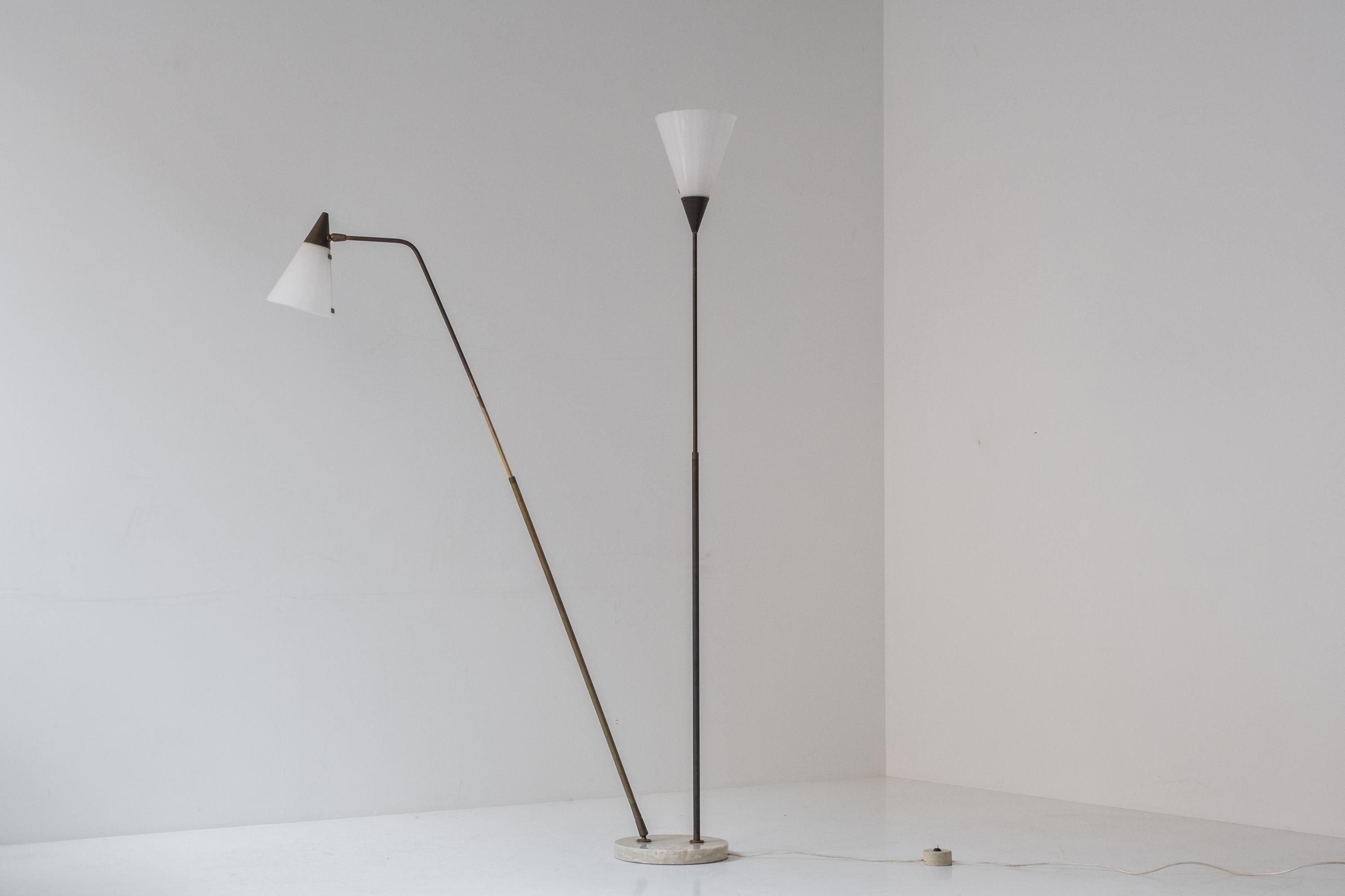 Laiton Lampadaire 339-2 PX d'Angelo et Giuseppe Ostuni pour Oluce, Italie 1952 en vente