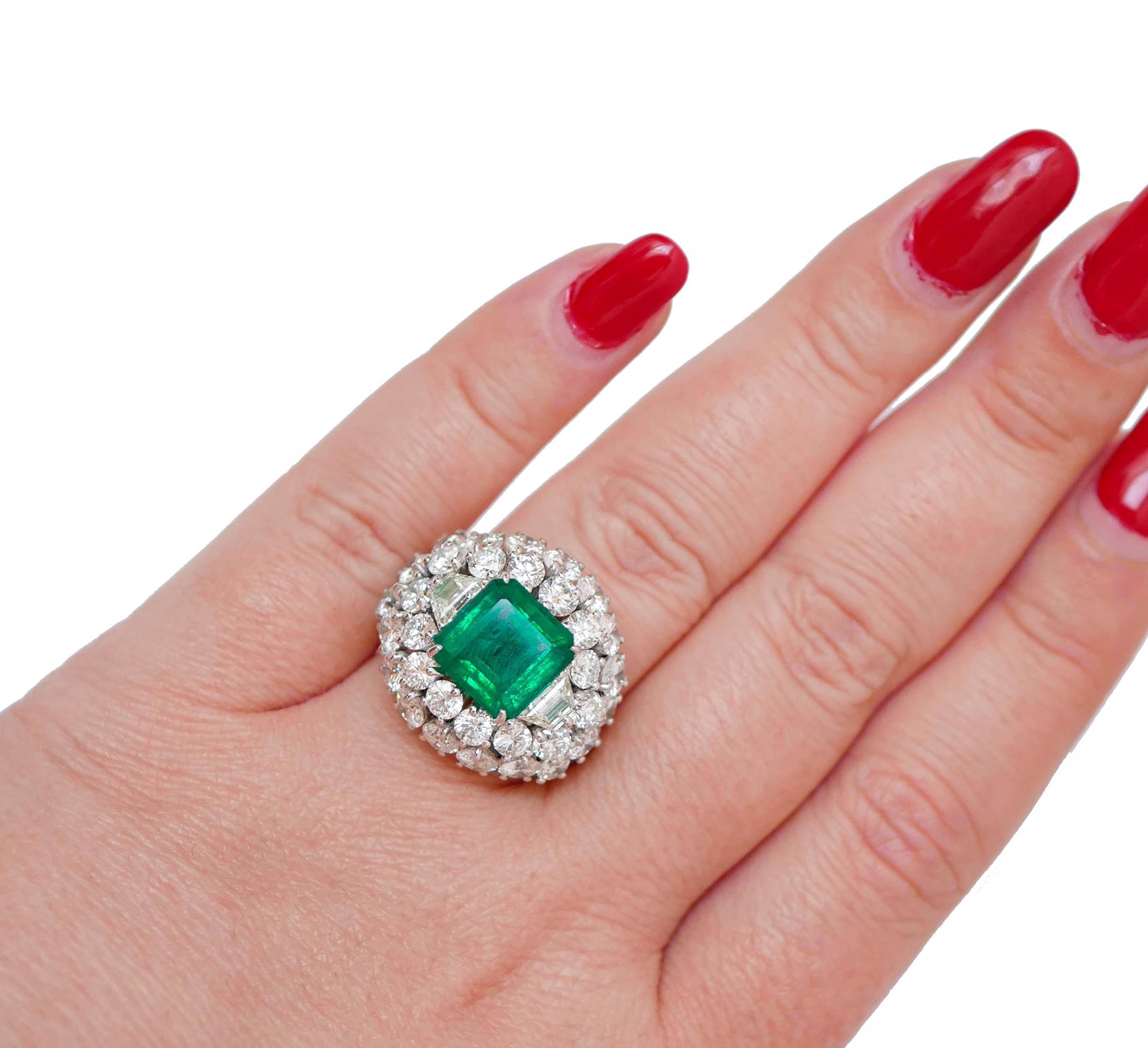 3.39 Carat Emerald, Diamonds, 18 Karat White Gold Ring. In Good Condition For Sale In Marcianise, Marcianise (CE)