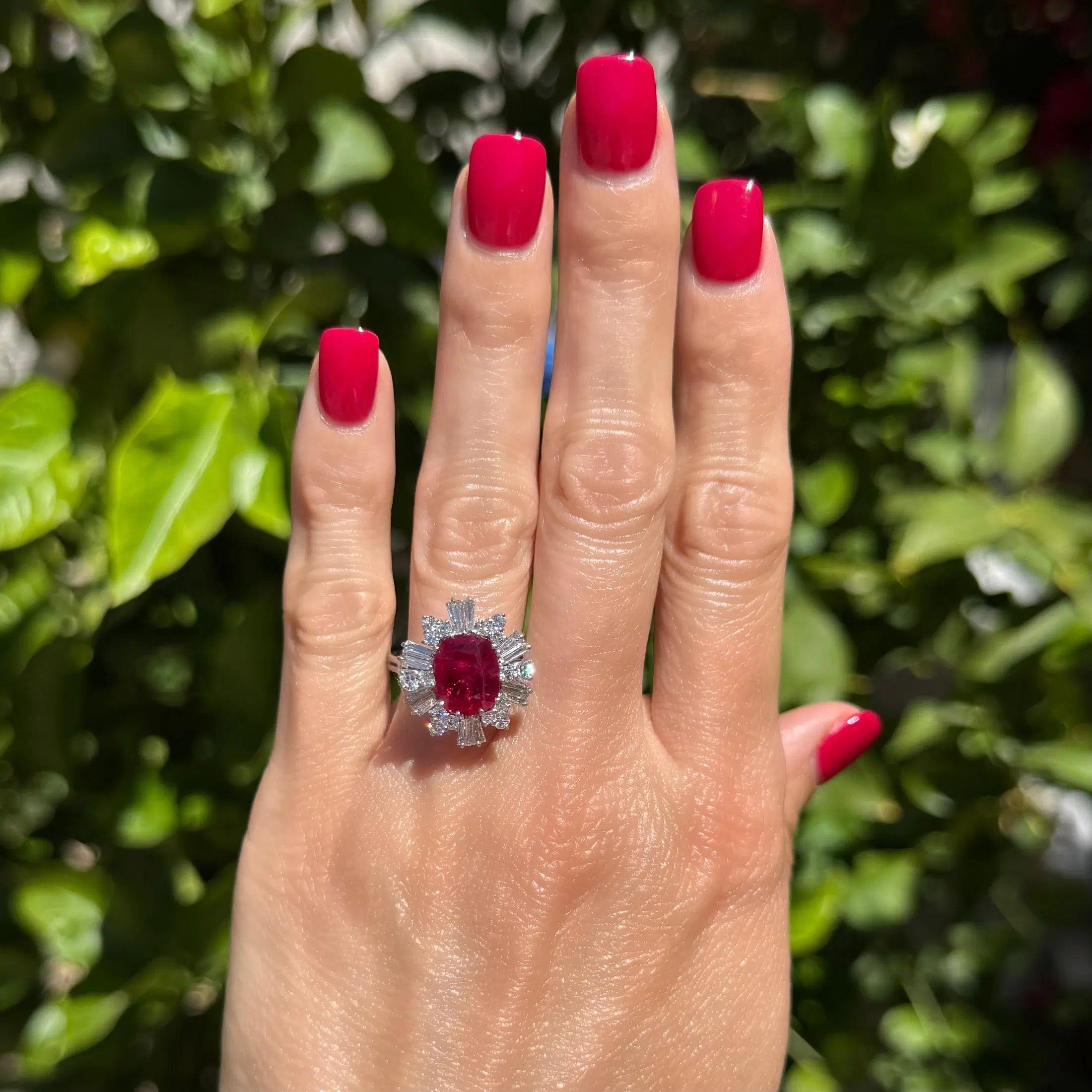 Modernist 3.39 Carat Thai Ruby GIA and Diamond Platinum Vintage Statement Ring For Sale