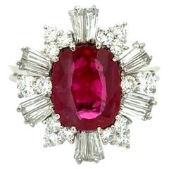 Rubí tailandés de 3,39 quilates GIA y diamante Anillo de declaración vintage en platino