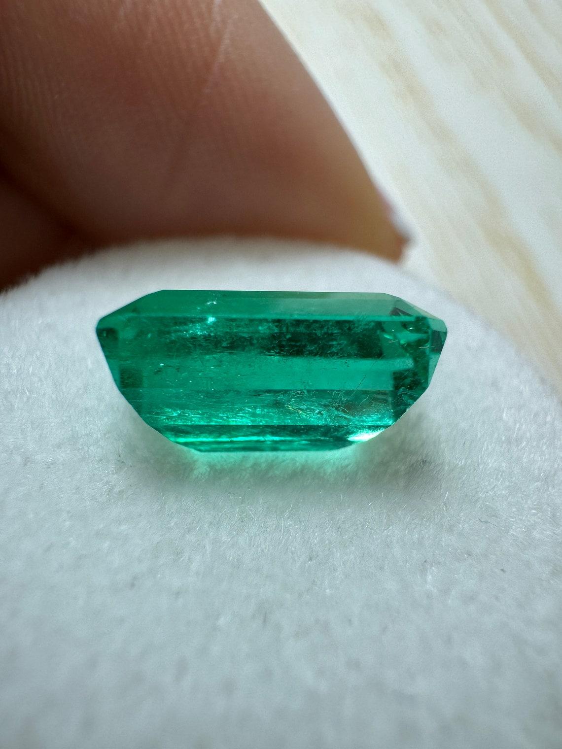 3.39 Carat Vivid Bluish Green Loose Colombian Emerald - Elongated Cut May In New Condition For Sale In Jupiter, FL