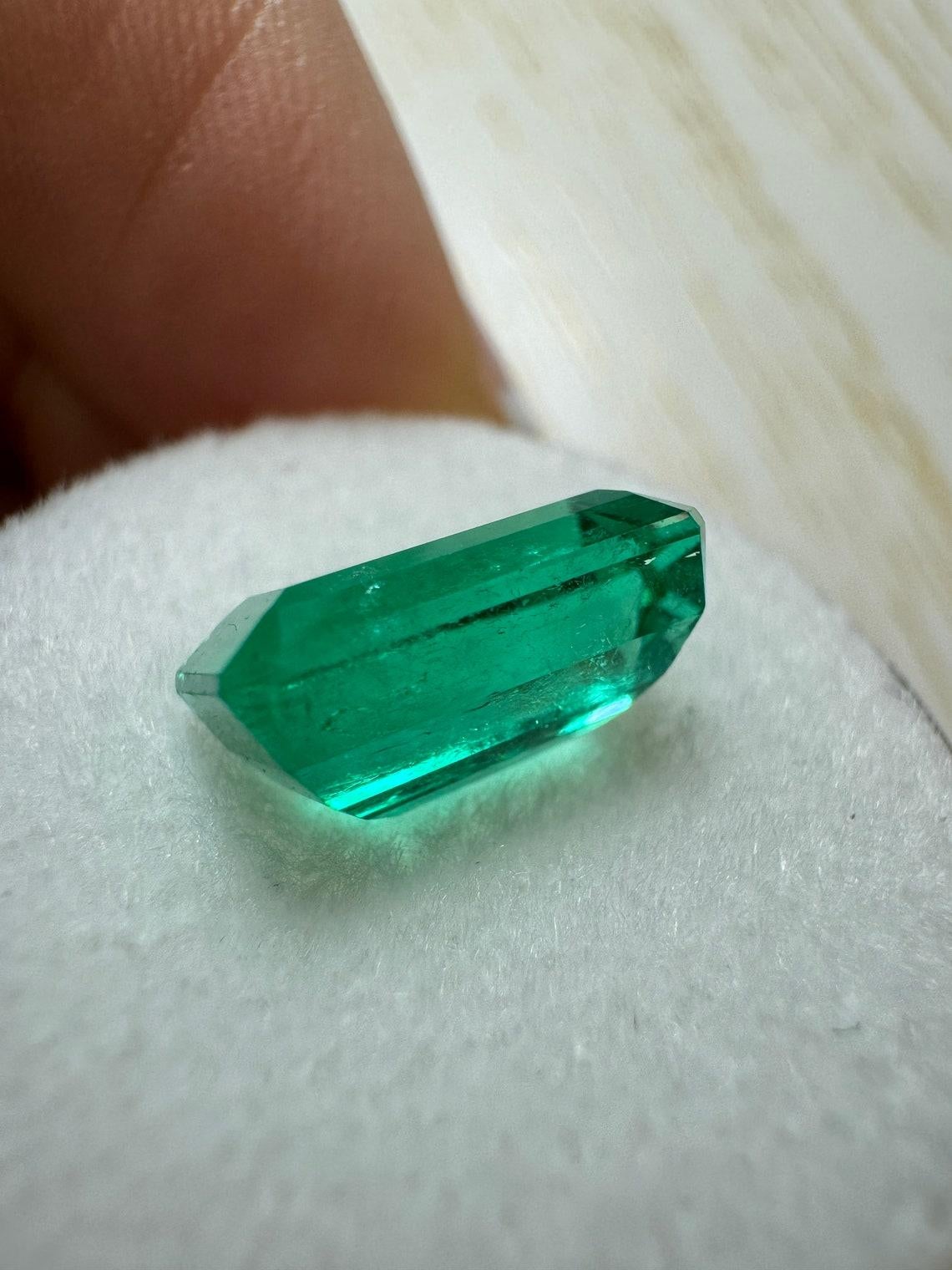 Women's 3.39 Carat Vivid Bluish Green Loose Colombian Emerald - Elongated Cut May For Sale