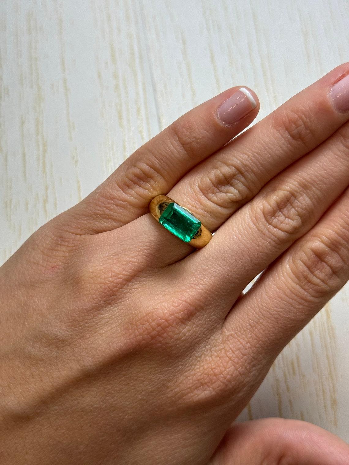3.39 Carat Vivid Bluish Green Loose Colombian Emerald - Elongated Cut May For Sale 2