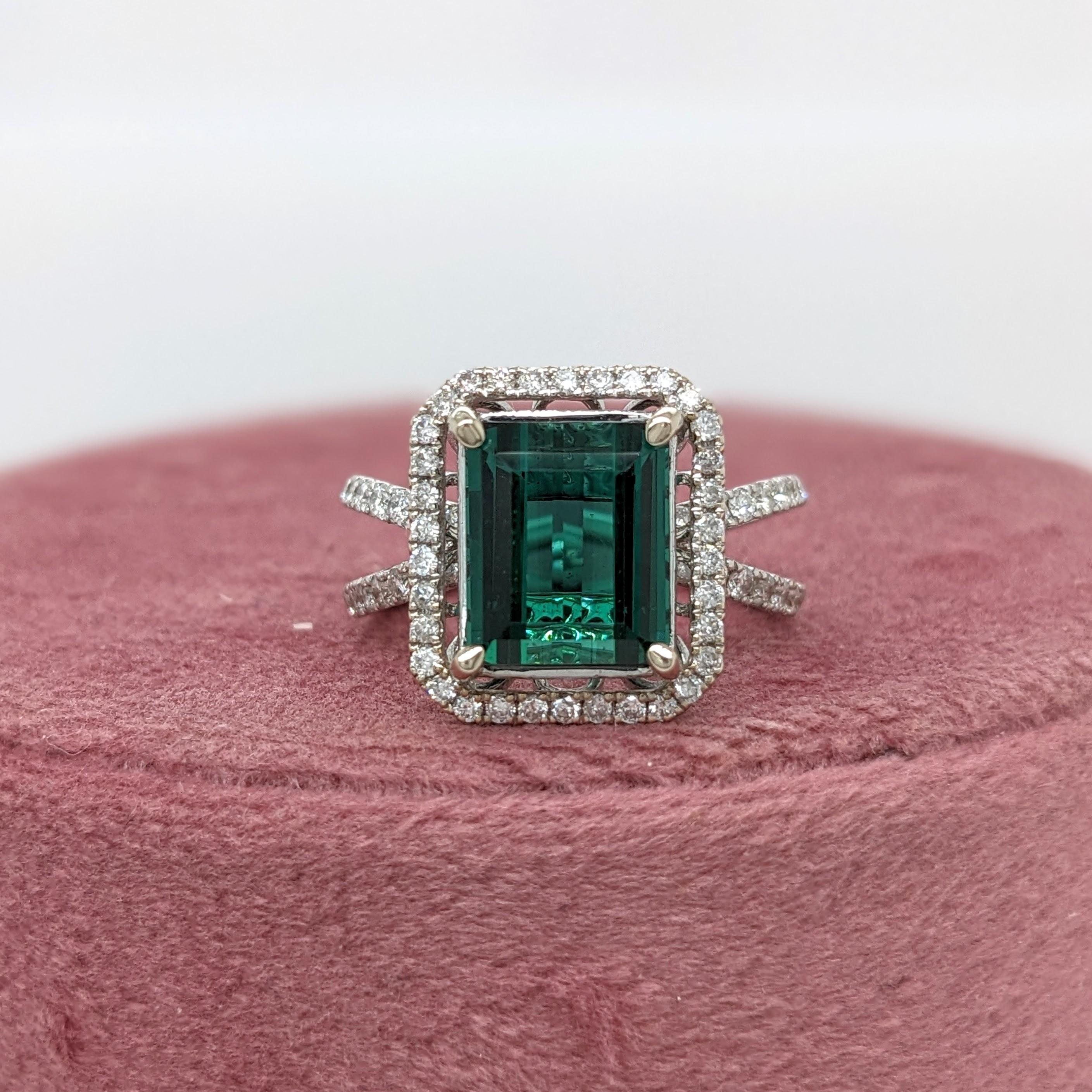 Presenting NNJ Designs' Summer Collection!

This beautiful estate ring features a 3.33 carat emerald cut indicolite tourmaline gemstone with natural earth mined diamonds and a split shank, all set in solid 14K gold. 

Specifications

Item Type: