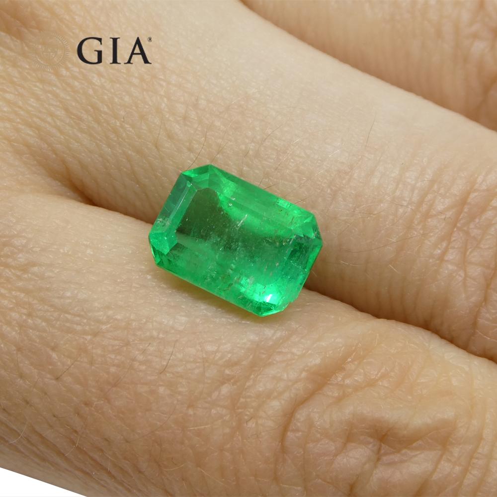 Women's or Men's 3.3ct Octagonal/Emerald Green Emerald GIA Certified Colombia   For Sale